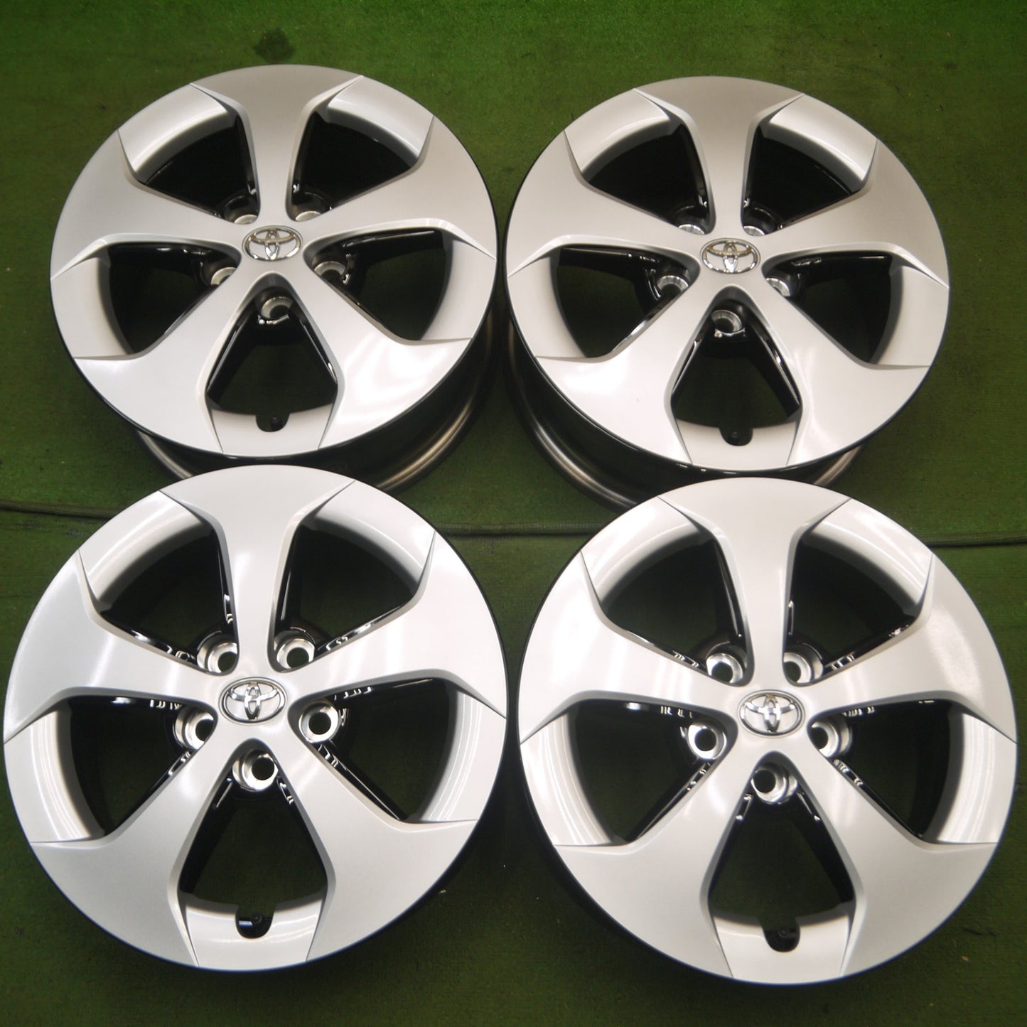 *送料無料* 新車外し★トヨタ 30系 プリウス 後期 純正 ホイール 15インチ 15×6J PCD100/5H★4062403Hホ