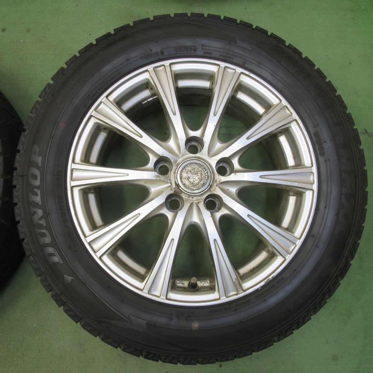 バリ溝！23年！8.5分★スタッドレス 205/60R16 ダンロップ ウインターマックス WM02 JOKER ジョーカー 16インチ PCD114.3/5H★6051605イス