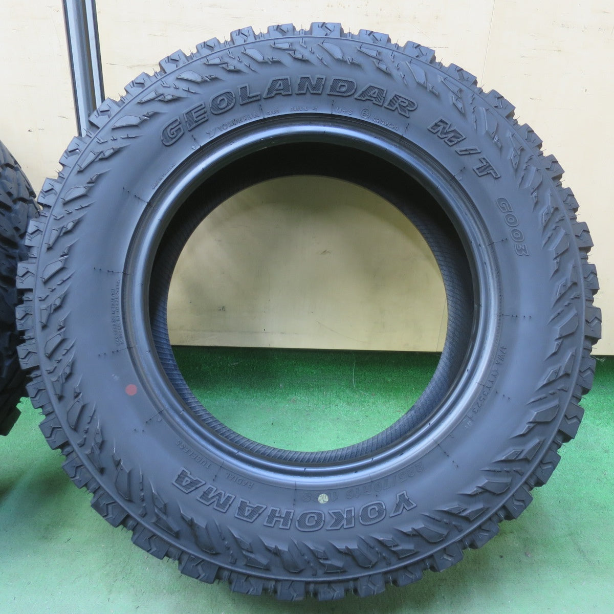 バリ溝！23年！8.5分★225/70R16 ヨコハマ ジオランダー M/T G003 タイヤ 16インチ ジムニー シエラ デリカ D:5 RAV4 等★6062603イノタ