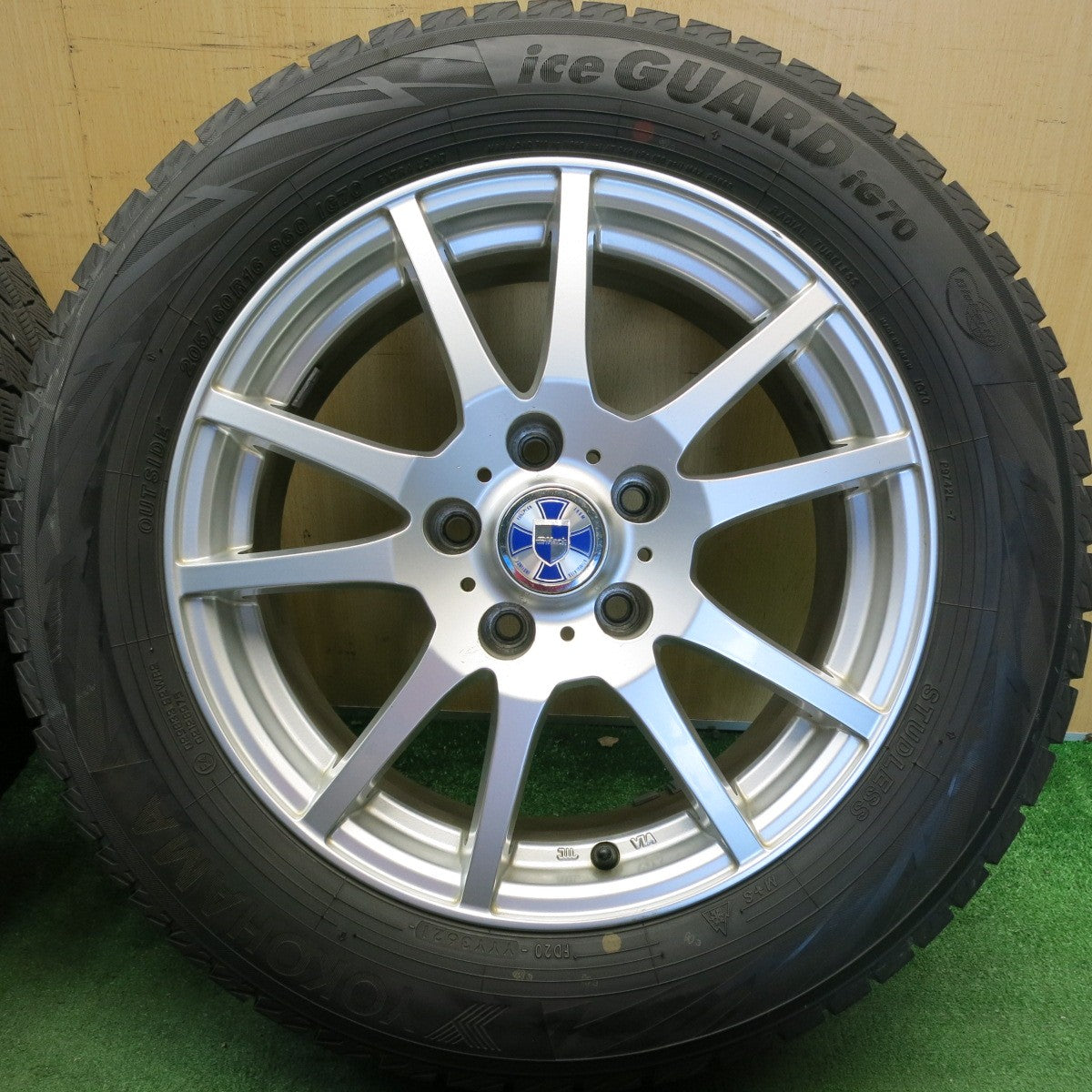 バリ溝！9.5分★スタッドレス 205/60R16 ヨコハマ アイスガード iG70 GMach 16インチ PCD114.3/5H★6060402HAス