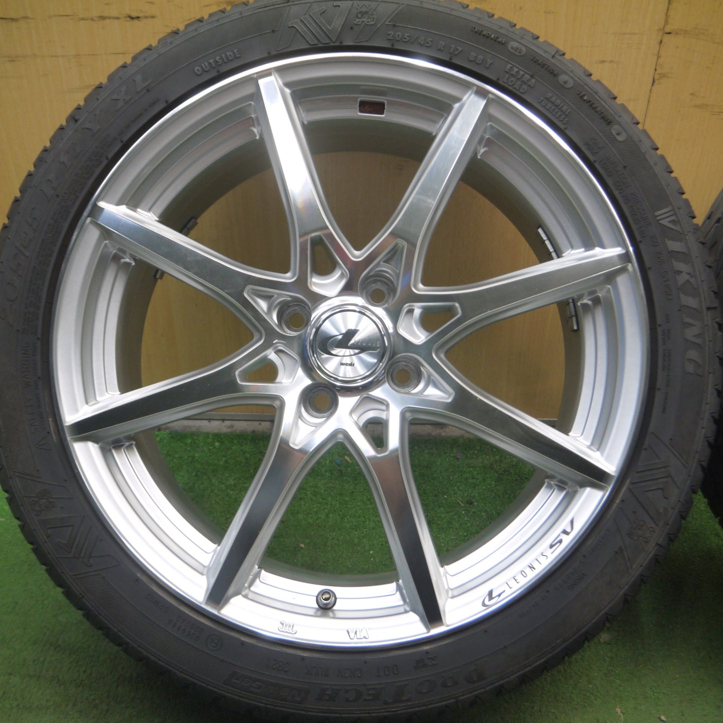 *送料無料* バリ溝！21年！キレイ！9.5分★LEONIS SV weds 205/45R17 バイキング PROTECH NewGen レオニス 17インチ PCD100/4H★4041506Hノ