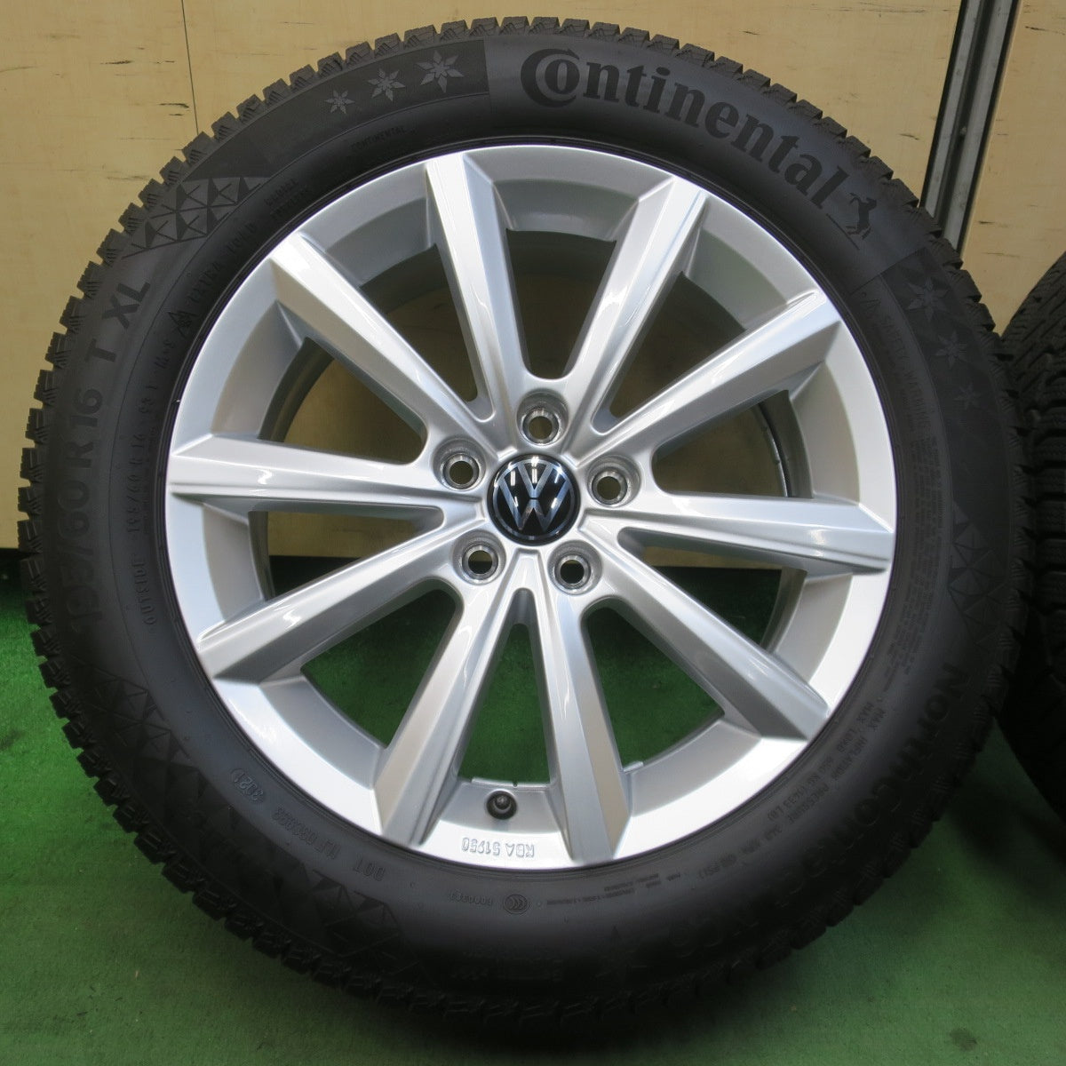 バリ溝！美品！8.5分★ワーゲン T-Cross 純正 BORBET 195/60R16 スタッドレス コンチネンタル ノースコンタクト NC6 16インチ ボルベット PCD100/5H★6011612イス