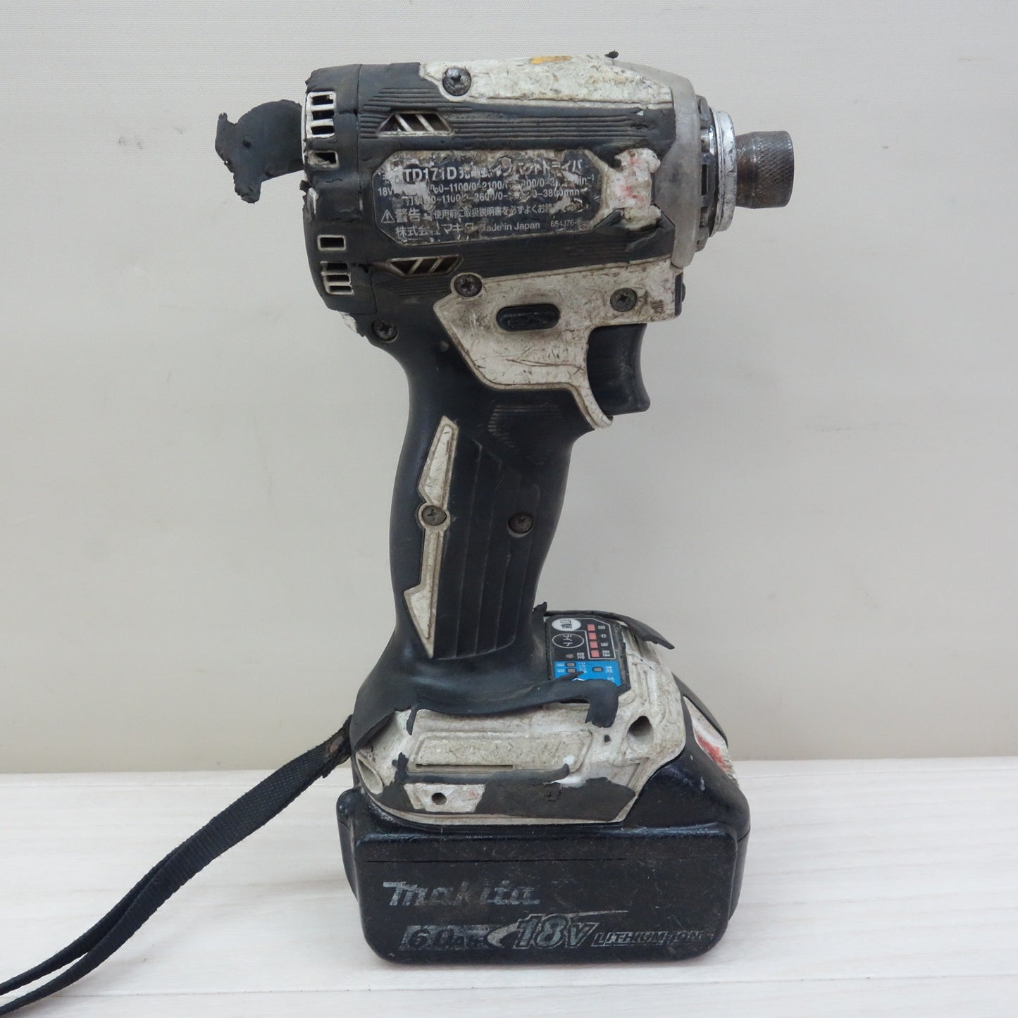 [送料無料] ☆マキタ 充電式 インパクト ドライバ 18V TD171D バッテリー 付き 電動 工具☆