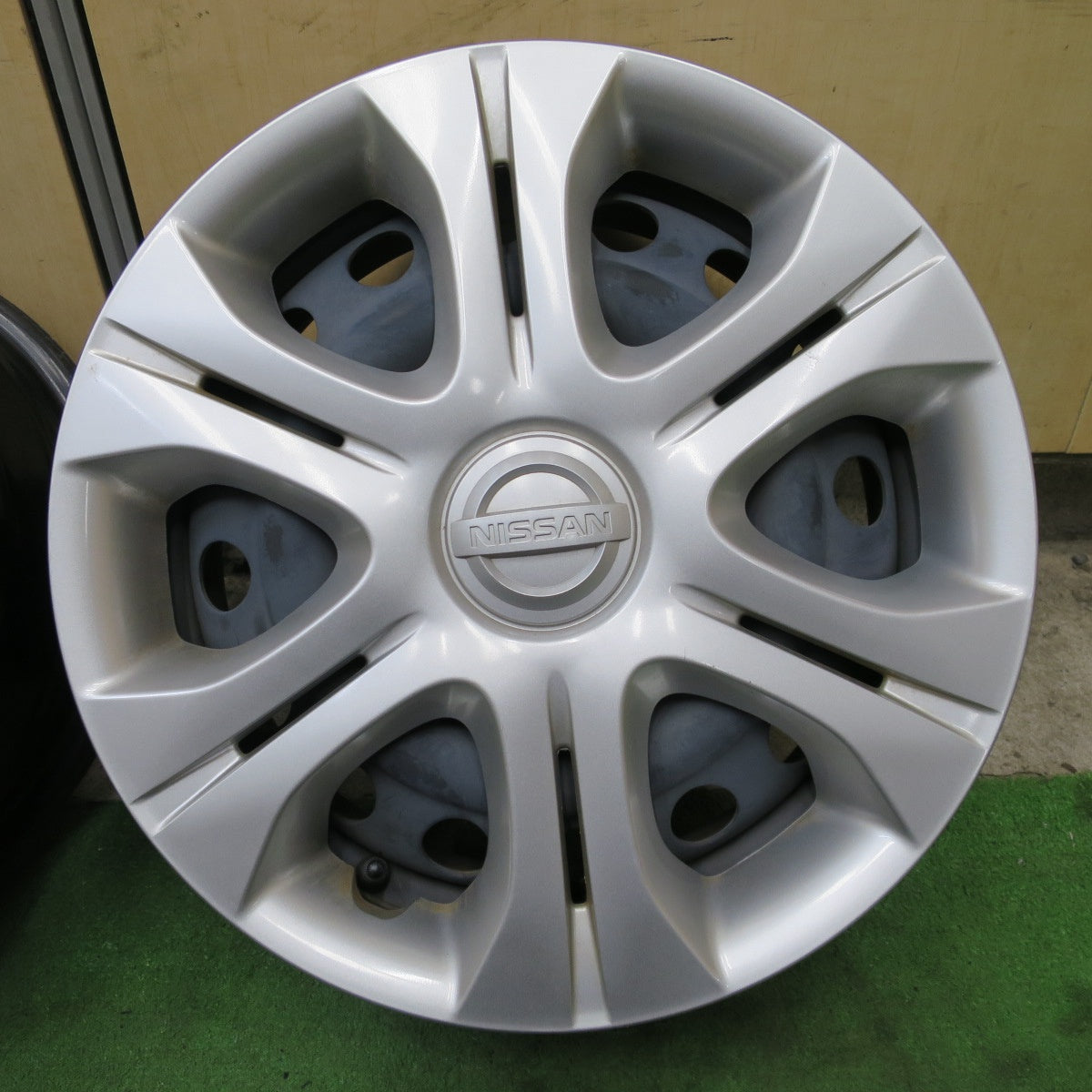 キレイ！付属品付き◎日産 E12 ノート 純正 スチール ホイール 14インチ 14×5.5J PCD100/4H◎6102003NGホ