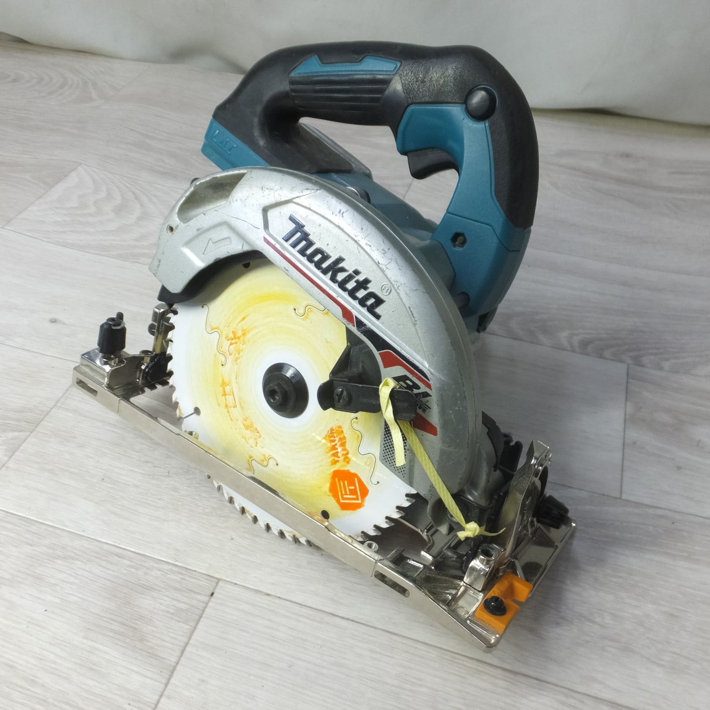 [送料無料] ◆makita マキタ 165mm 充電式マルノコ HS631D 18V 切断機 丸のこ 電動工具 本体のみ◆