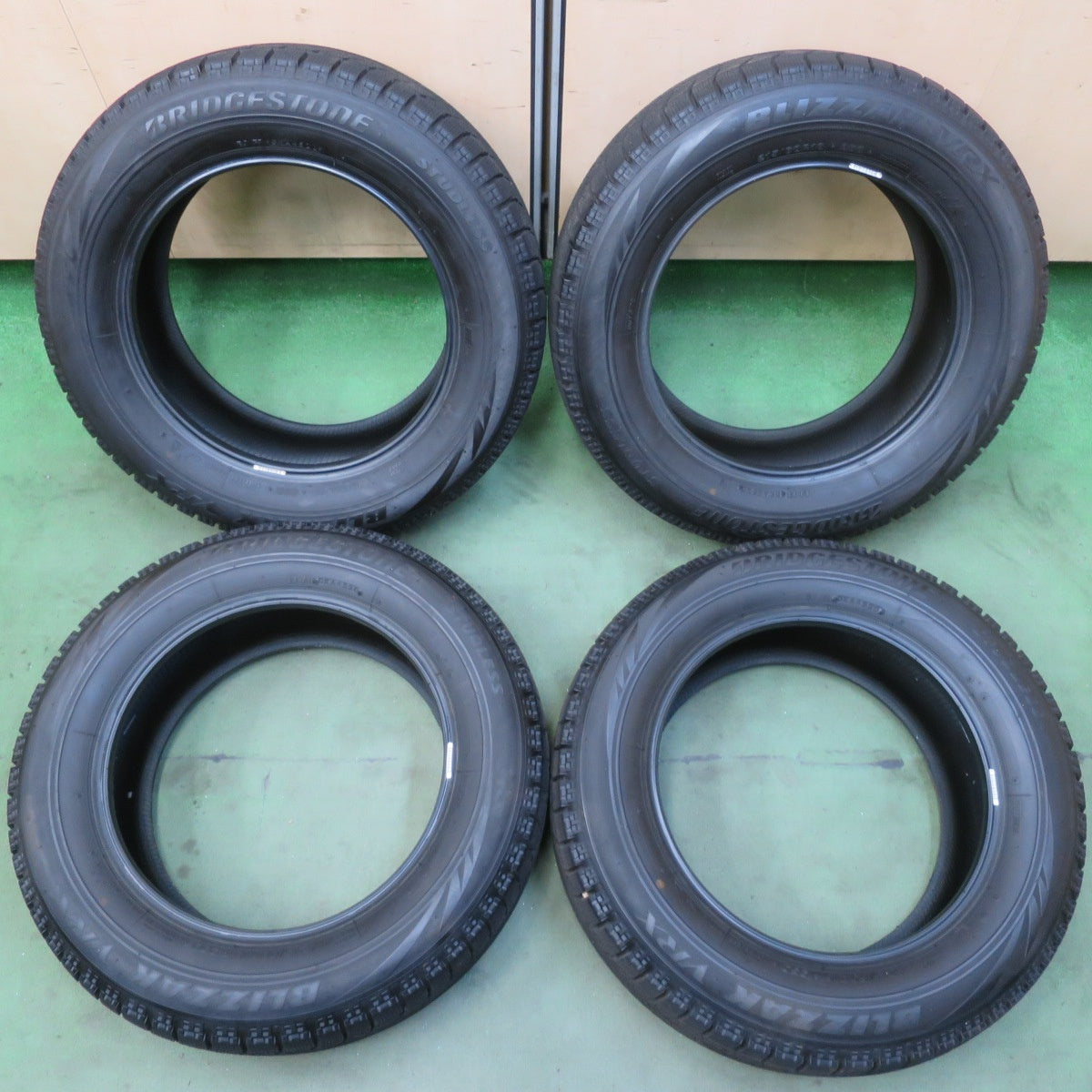 バリ溝！9.5分★スタッドレス 215/60R16 ブリヂストン ブリザック VRX タイヤ 16インチ ヴェゼル フォレスター CX-3 オデッセイ 等★6060401イスタ