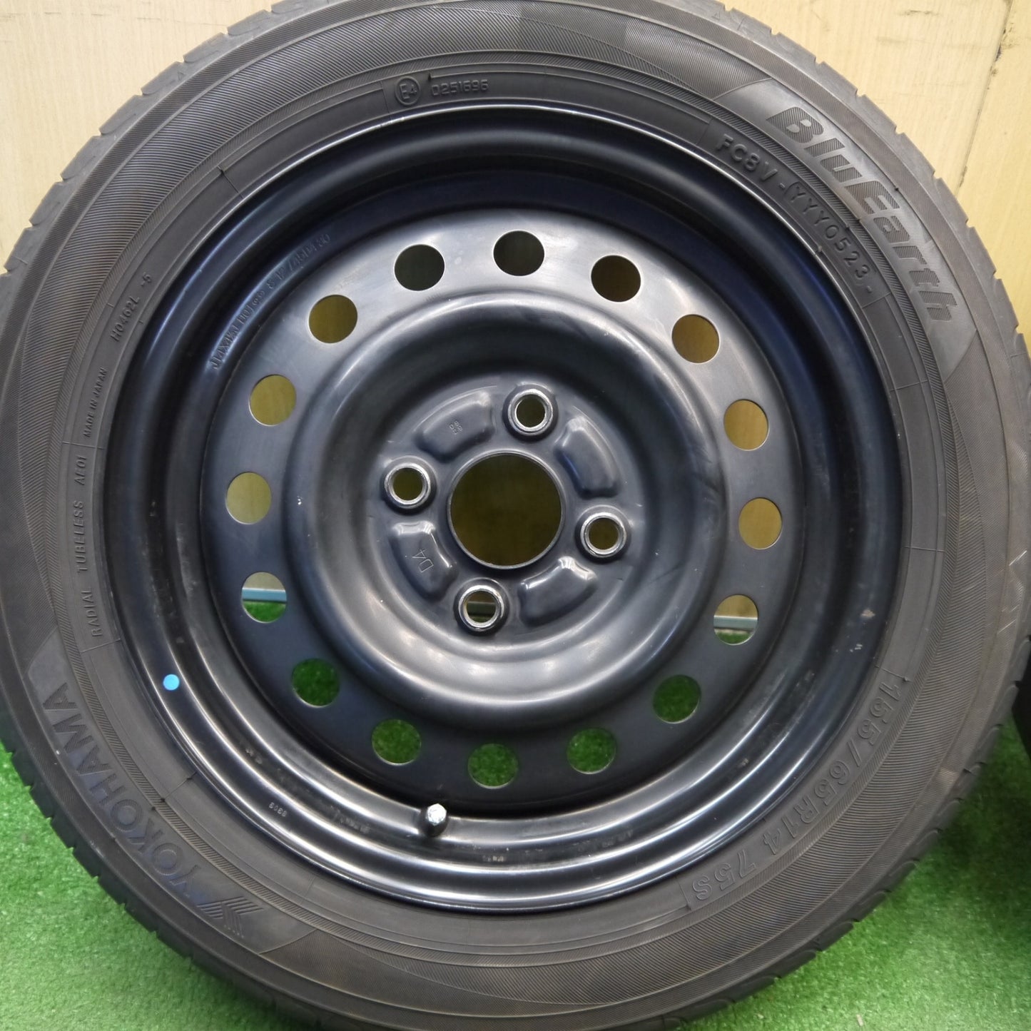 4本価格！23年★155/65R14 ヨコハマ ブルーアース AE01 スチール ホイール 14インチ PCD100/4H★6032702Hノ