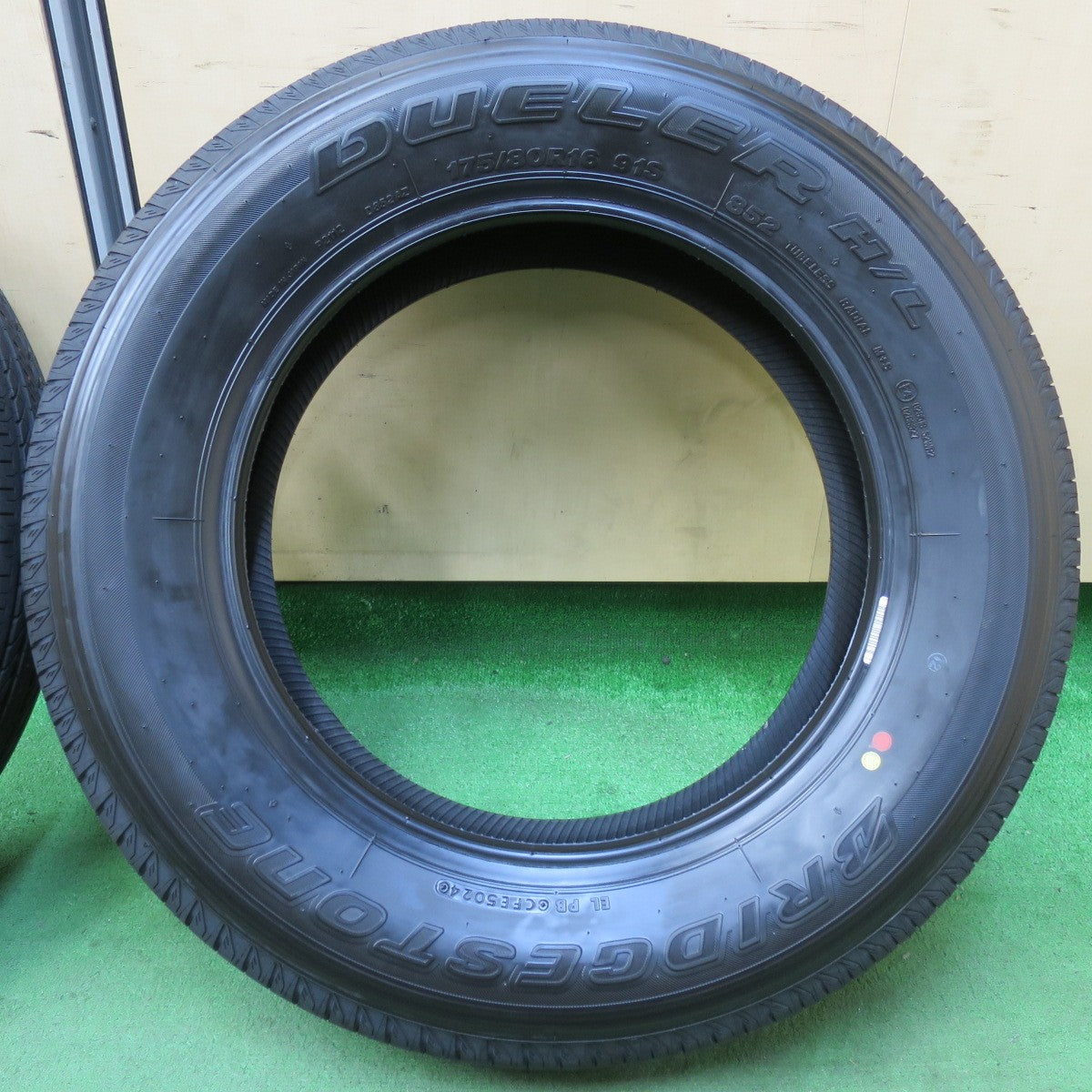 [送料無料] 新車外し！24年★ジムニー 等 175/80R16 ブリヂストン デューラー H/L 852 タイヤ DUELER 16インチ★5022110イノタ