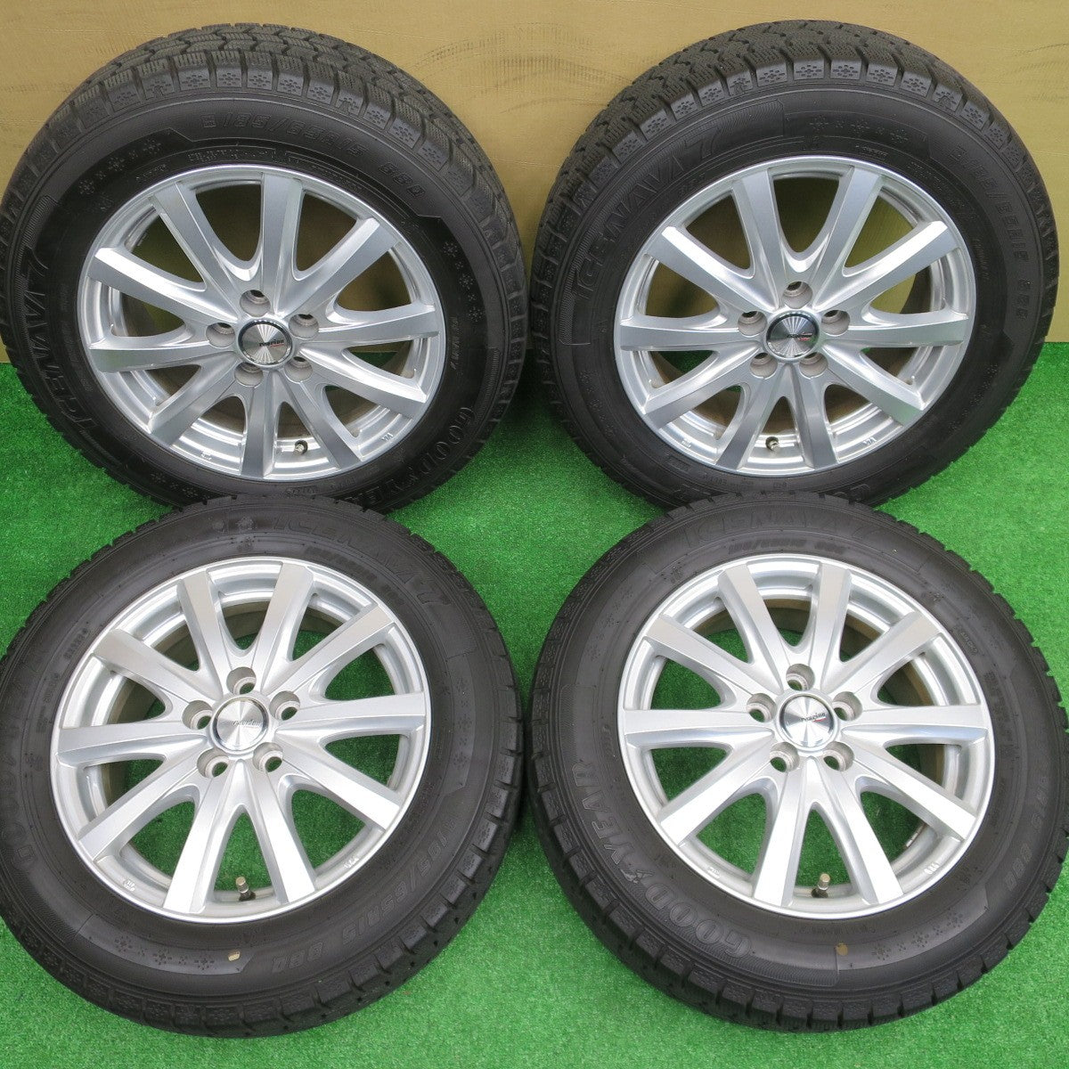 バリ溝！22年！キレイ！9.5分★30系 プリウス 等 185/65R15 スタッドレス グッドイヤー アイスナビ7 ravrion RS01 ラブリオン 15インチ PCD100/5H★5112702NKス
