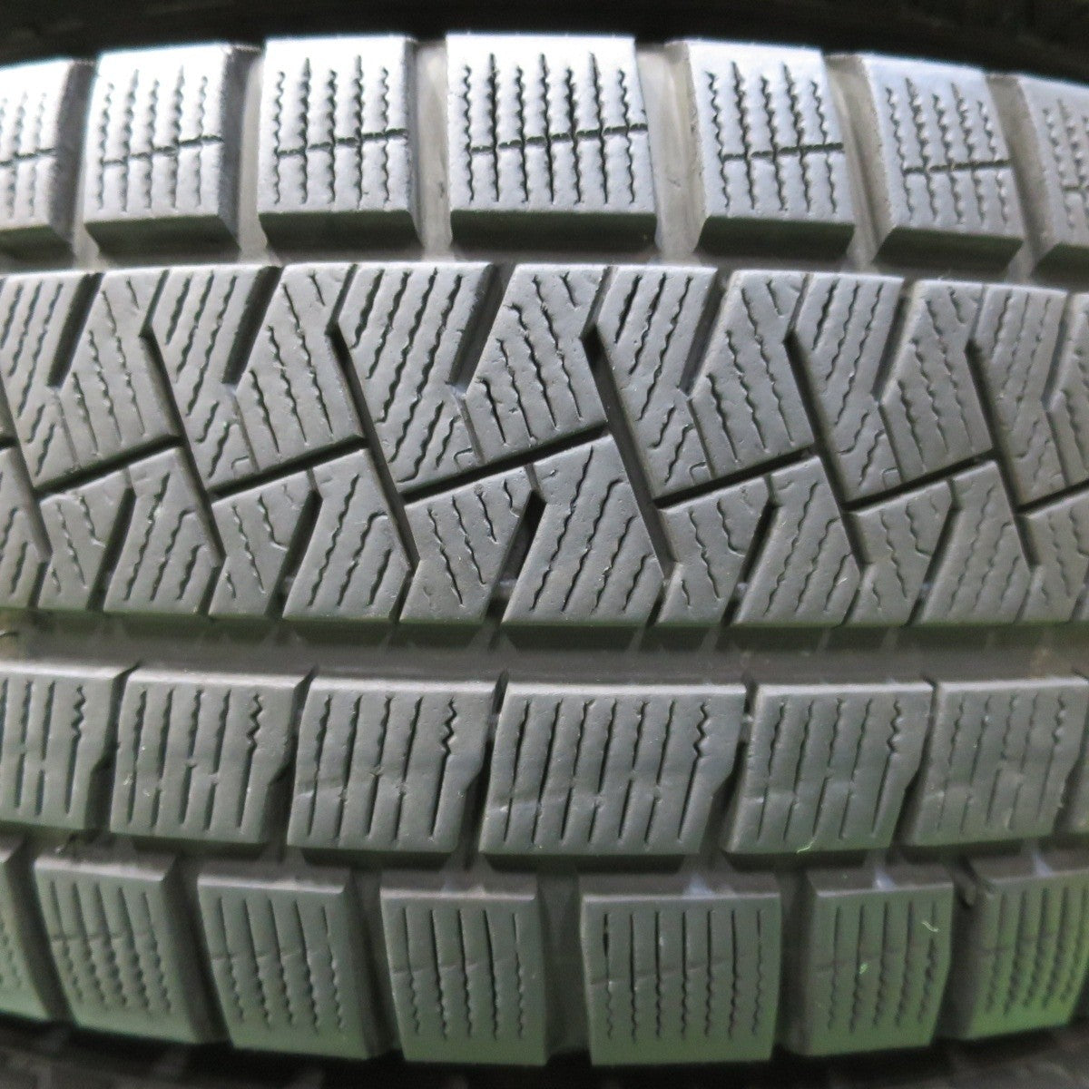 キレイ★スタッドレス 195/65R15 ピレリ アイスアシンメトリコ TEAD テッド 15インチ PCD114.3/5H★5022607イス