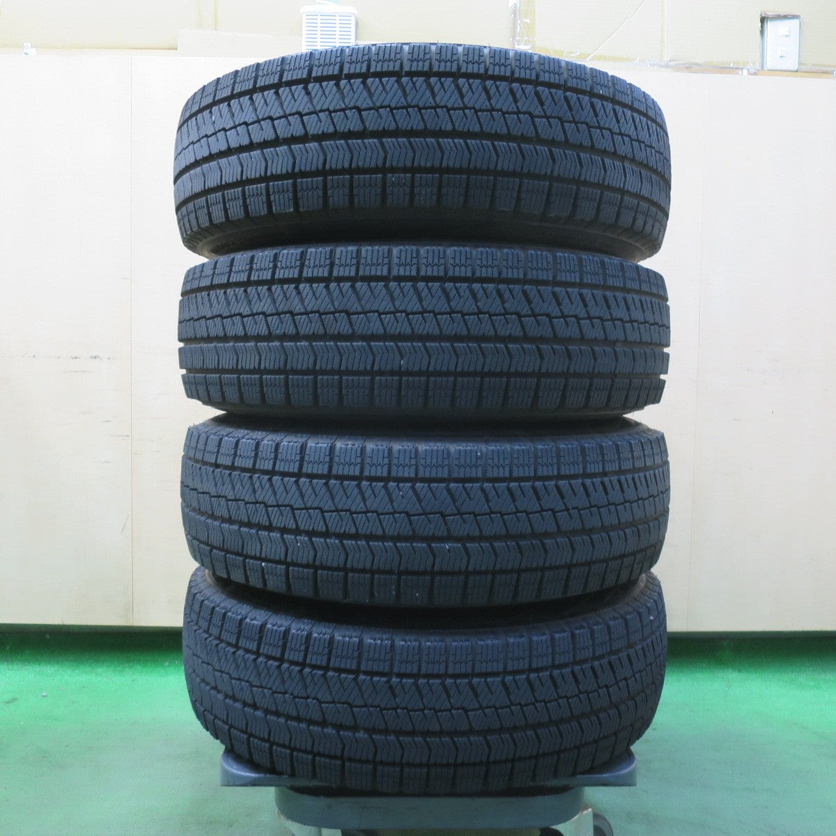 バリ溝！21年！キレイ！9.5分★スタッドレス 185/70R14 ブリヂストン ブリザック VRX2 ECO FORME エコフォルム 14インチ PCD100/4H★5103111イス
