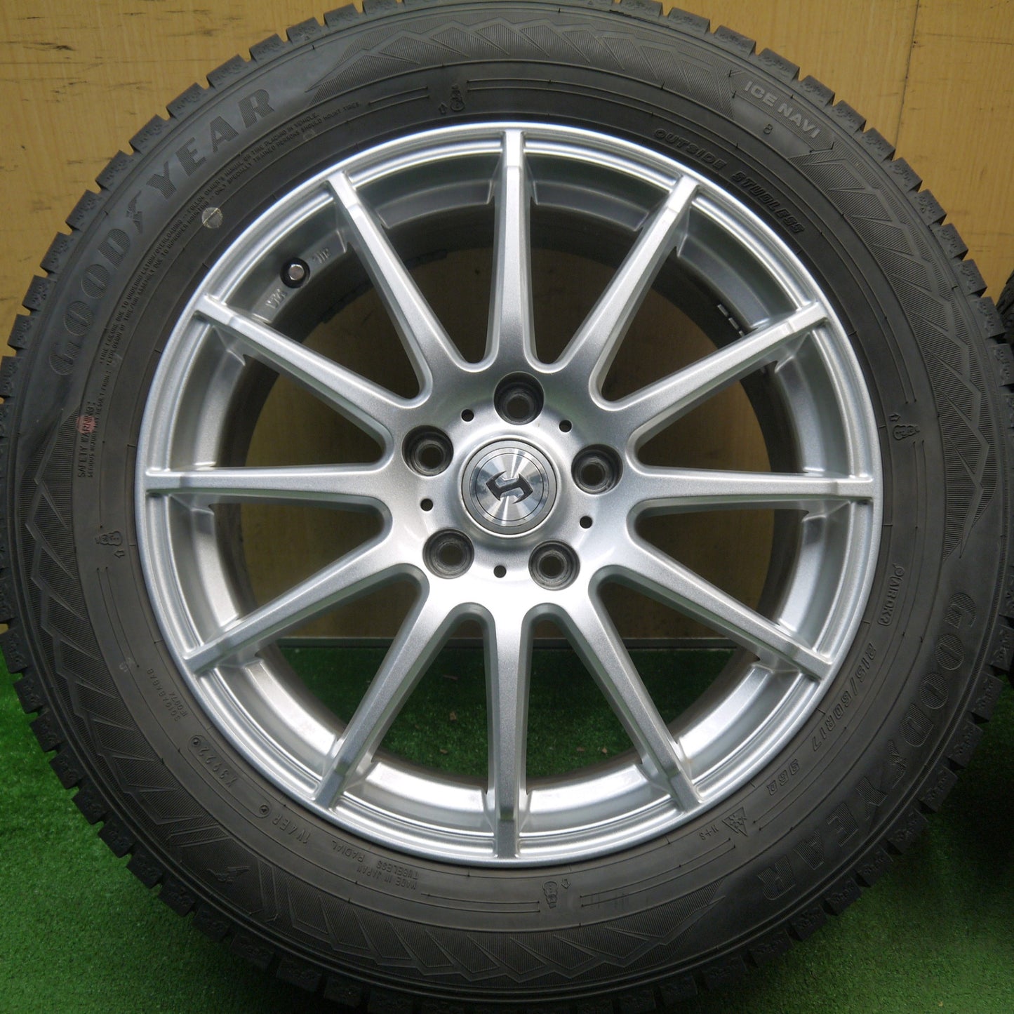 バリ溝！22年！キレイ！8.5分★スタッドレス 215/60R17 グッドイヤー アイスナビ8 weds 社外 アルミ ウェッズ 17インチ PCD114.3/5H★6041007Hス