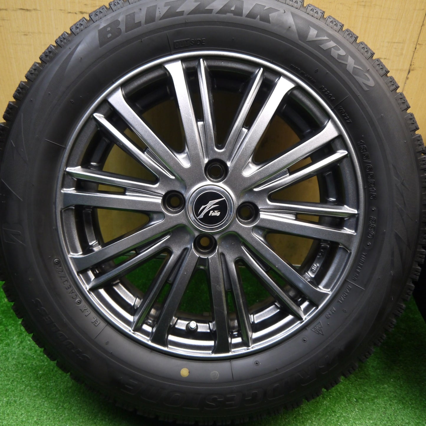 キレイ！22年★スタッドレス 185/65R15 ブリヂストン ブリザック VRX2 Fang ファング 15インチ PCD100/4H★5112605Hス