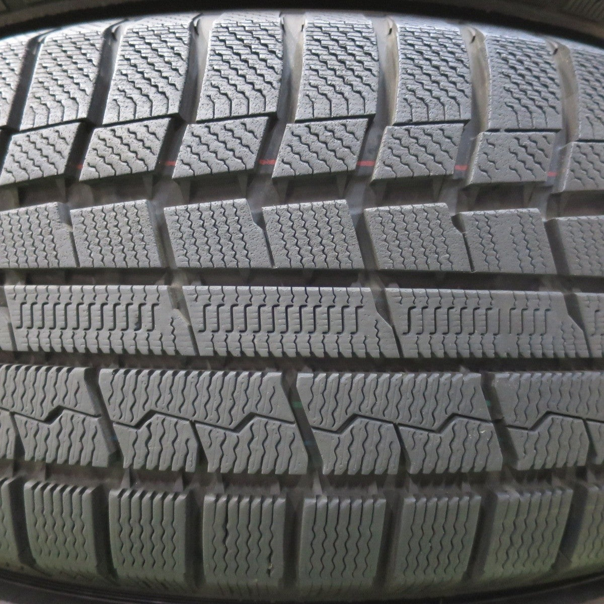 バリ溝！21年！キレイ！9.5分以上★スタッドレス 235/55R19 トーヨー ウインター トランパス TX VELVA SPORTZ ヴェルヴァ 19インチ PCD114.3/5H★5040702イス