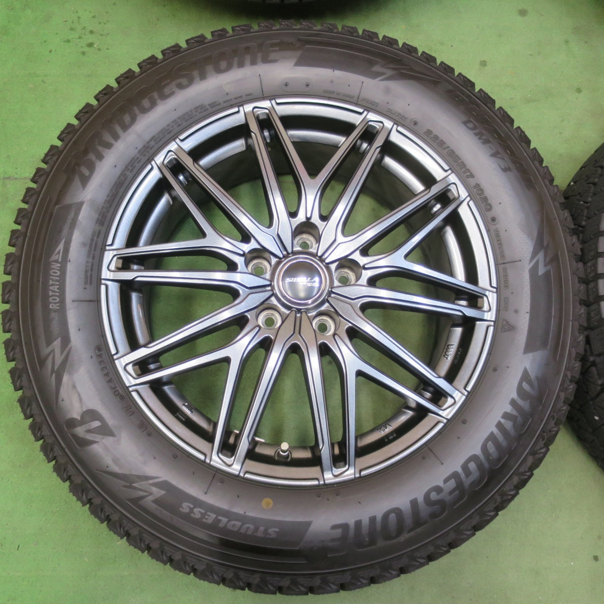 バリ溝！24年！キレイ！ほぼ10分★スタッドレス 225/65R17 ブリヂストン ブリザック DM-V3 SIBILLA NEXT W45 シビラ 17インチ PCD114.3/5H★6011205イス