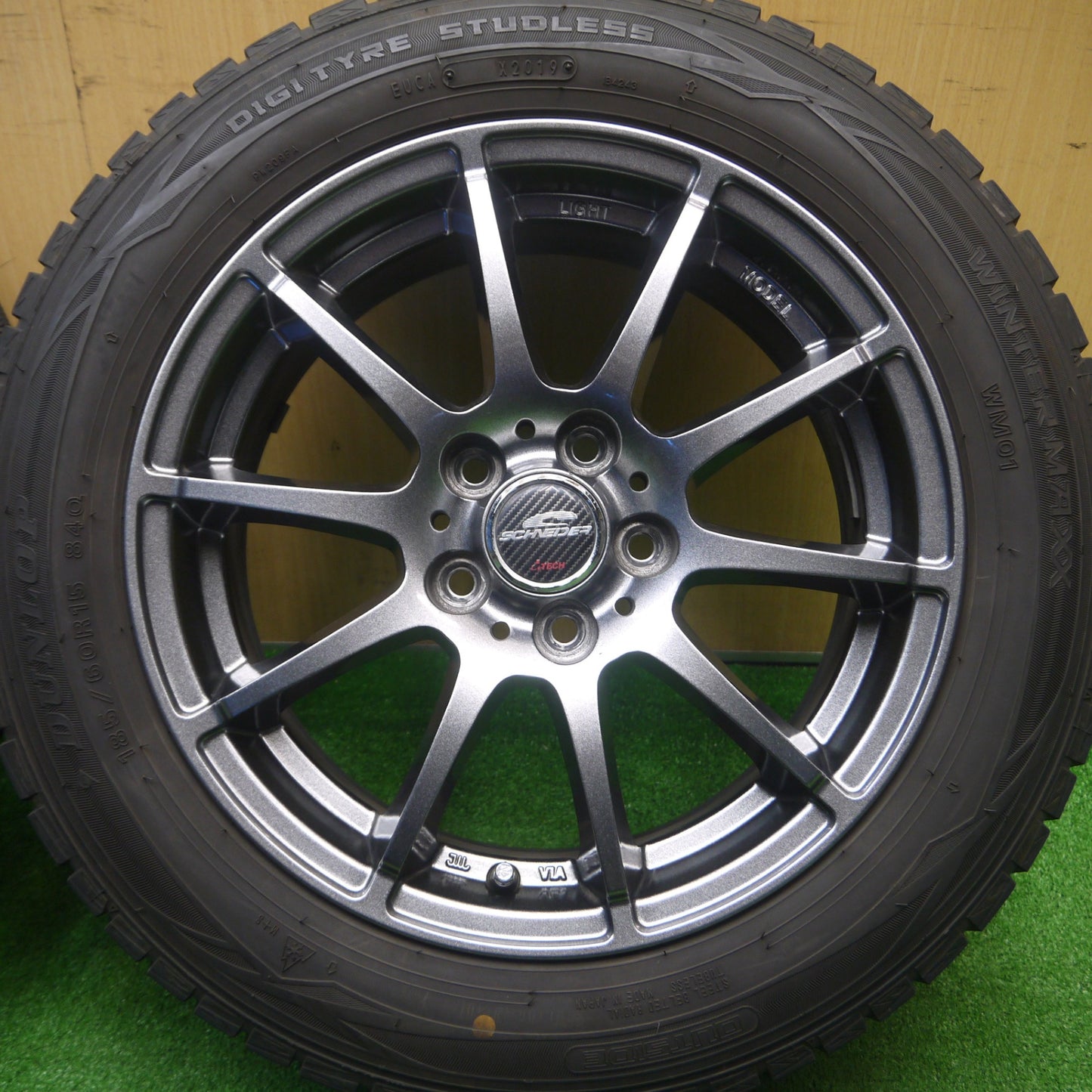 [送料無料] バリ溝！キレイ！9分★シエンタ等 185/60R15 スタッドレス ダンロップ ウインターマックス WM01 SCHNEIDER シュナイダー PCD100/5H★4103002Hス