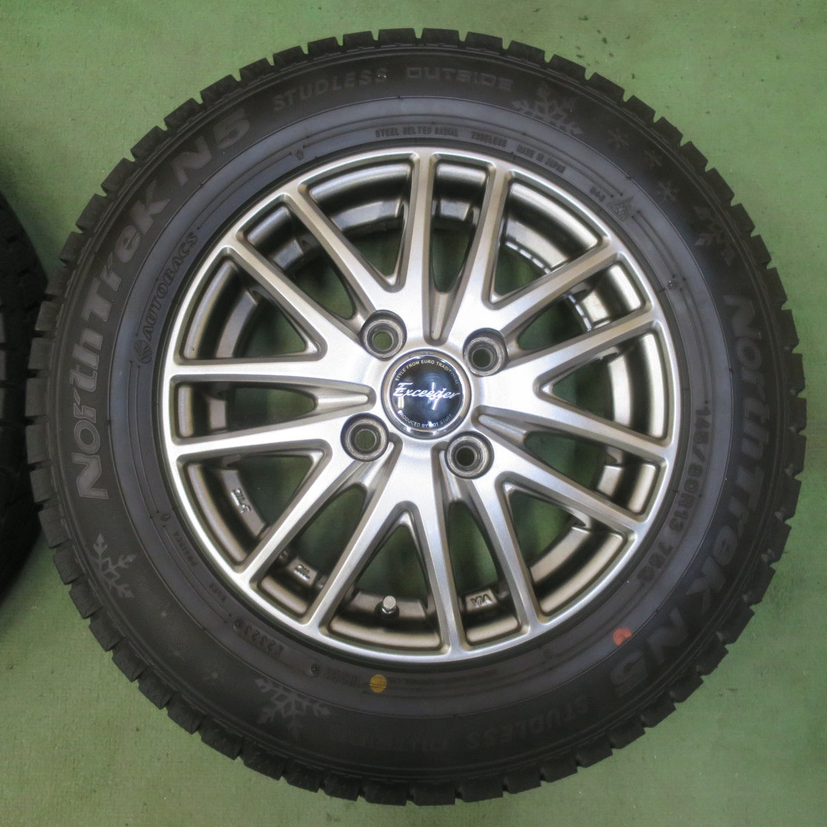 バリ溝！23年！キレイ！8.5分◎スタッドレス 145/80R13 オートバックス ノーストレック N5 Exceeder エクシーダー 13インチ PCD100/4H◎6072609イス