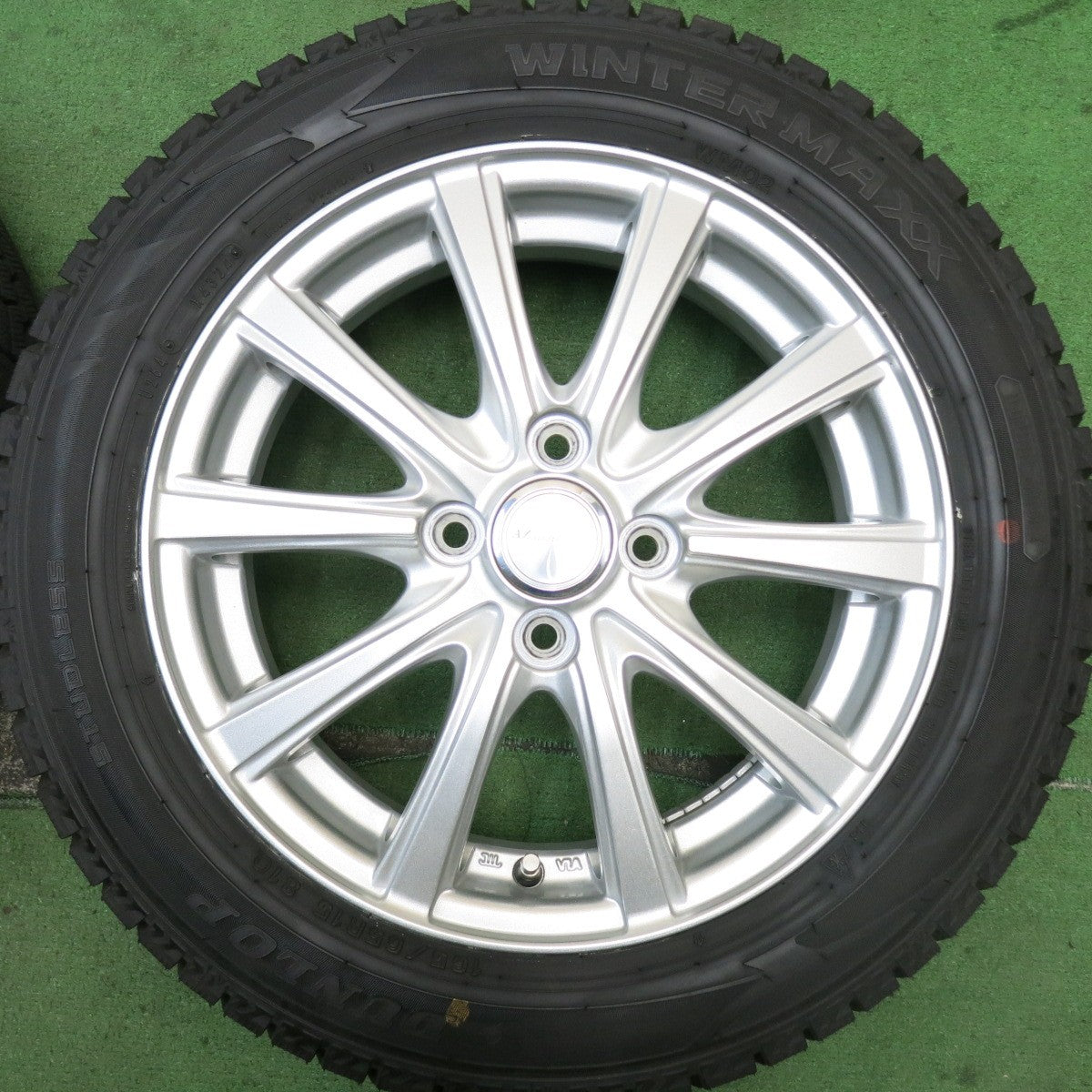 バリ溝！24年！キレイ！ほぼ10分★スタッドレス 165/65R15 ダンロップ ウインターマックス WM02 AZ Sports AZスポーツ 軽サイズ タフト 等 PCD100/4H★5081408HAス