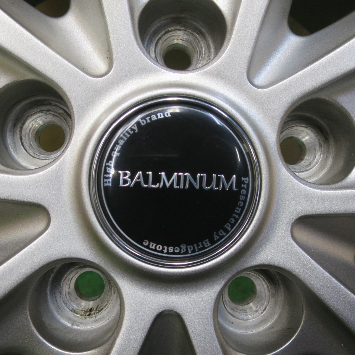 バリ溝！23年！キレイ！9.5分★スタッドレス 215/60R16 ブリヂストン ブリザック VRX3 BALMINUM バルミナ 16インチ PCD114.3/5H★5110814イス