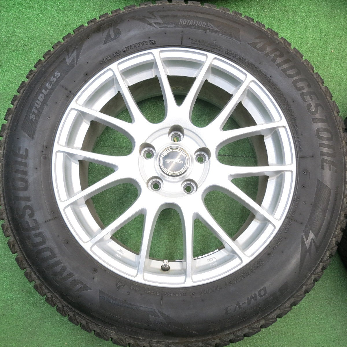 バリ溝！22年！キレイ！9.5分★スタッドレス 225/65R17 ブリヂストン ブリザック DM-V3 TOPRUN トップラン 17インチ PCD114.3/5H★5121402HAス