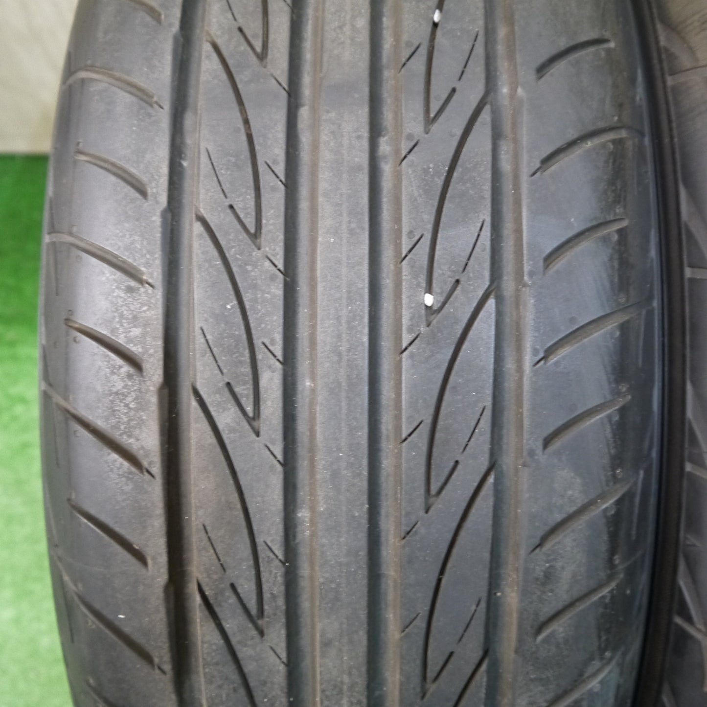 ほぼ未使用！キレイ◎クライスラー 300C 300S 等 純正 235/55R18 ヨコハマ アドバン FLEVA V701 18インチ PCD115/5H◎6061602KKノ