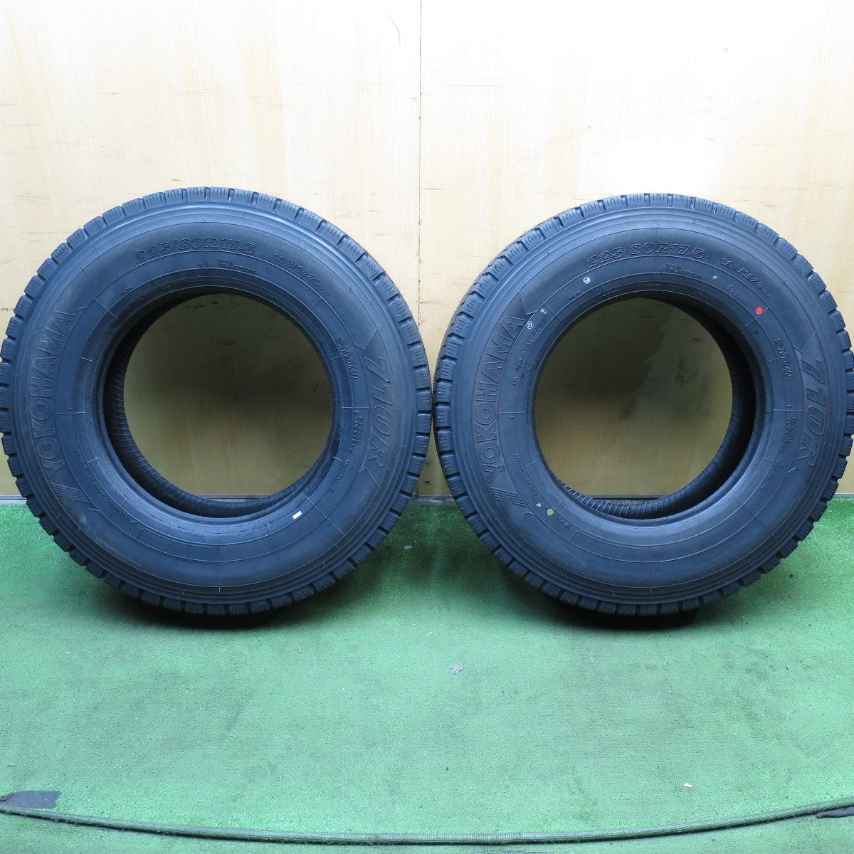 *送料無料* 未使用！24年★トラック タイヤ 225/80R17.5 123/122L ヨコハマ 710R ミックス 17.5インチ★4033012KKスタ