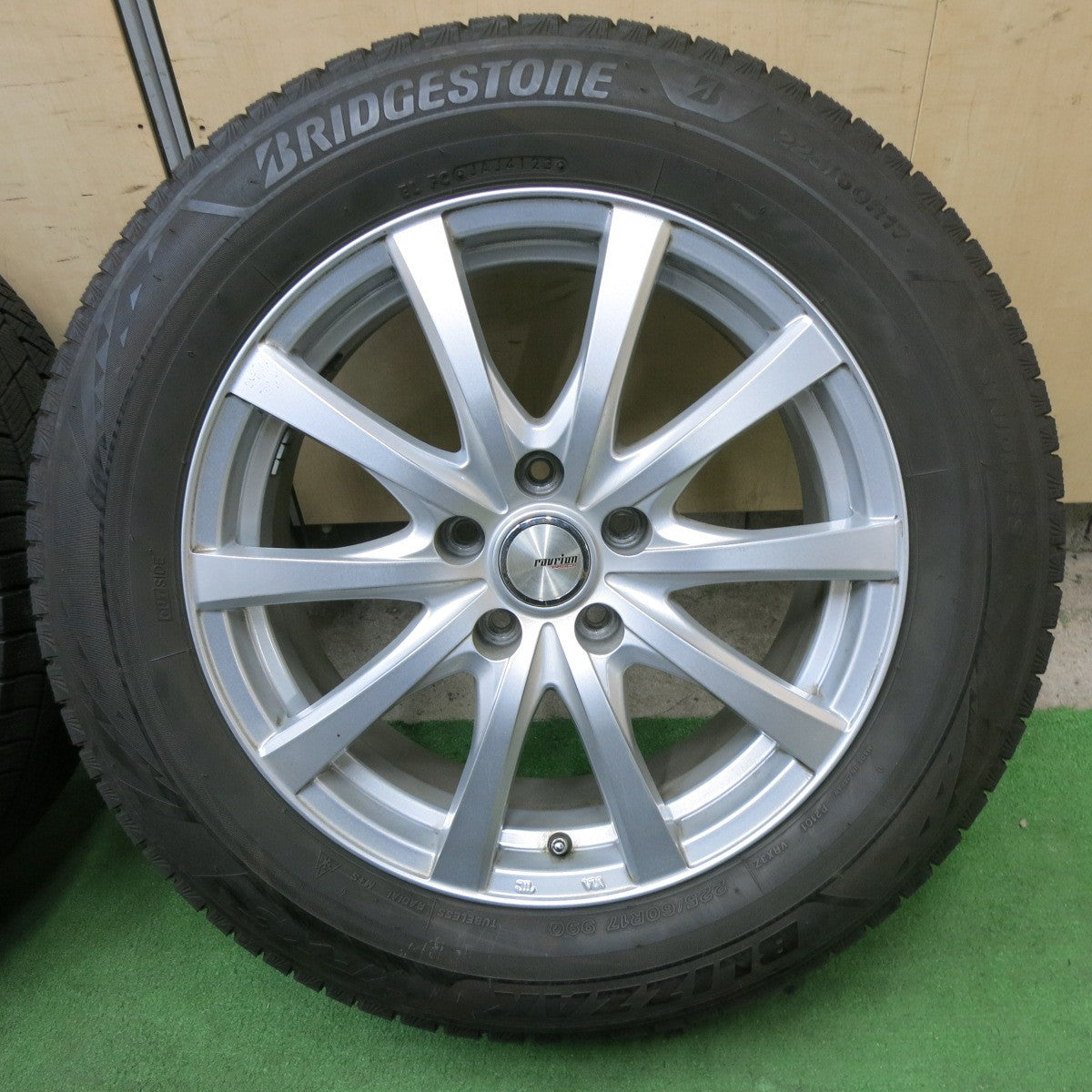 キレイ！23年★スタッドレス 225/60R17 ブリヂストン ブリザック VRX3 ravrion RS01 ラブリオン 17インチ PCD114.3/5H★6012001ナス