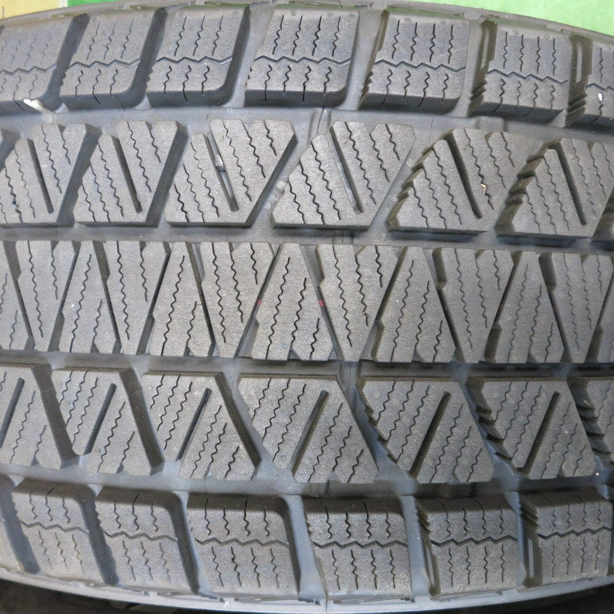 センサー付！バリ溝！23年！キレイ！9.5分★スタッドレス 235/65R18 ブリヂストン ブリザック DM-V3 Delmore LC.S デルモア 18インチ PCD114.3/5H★6011707HAス