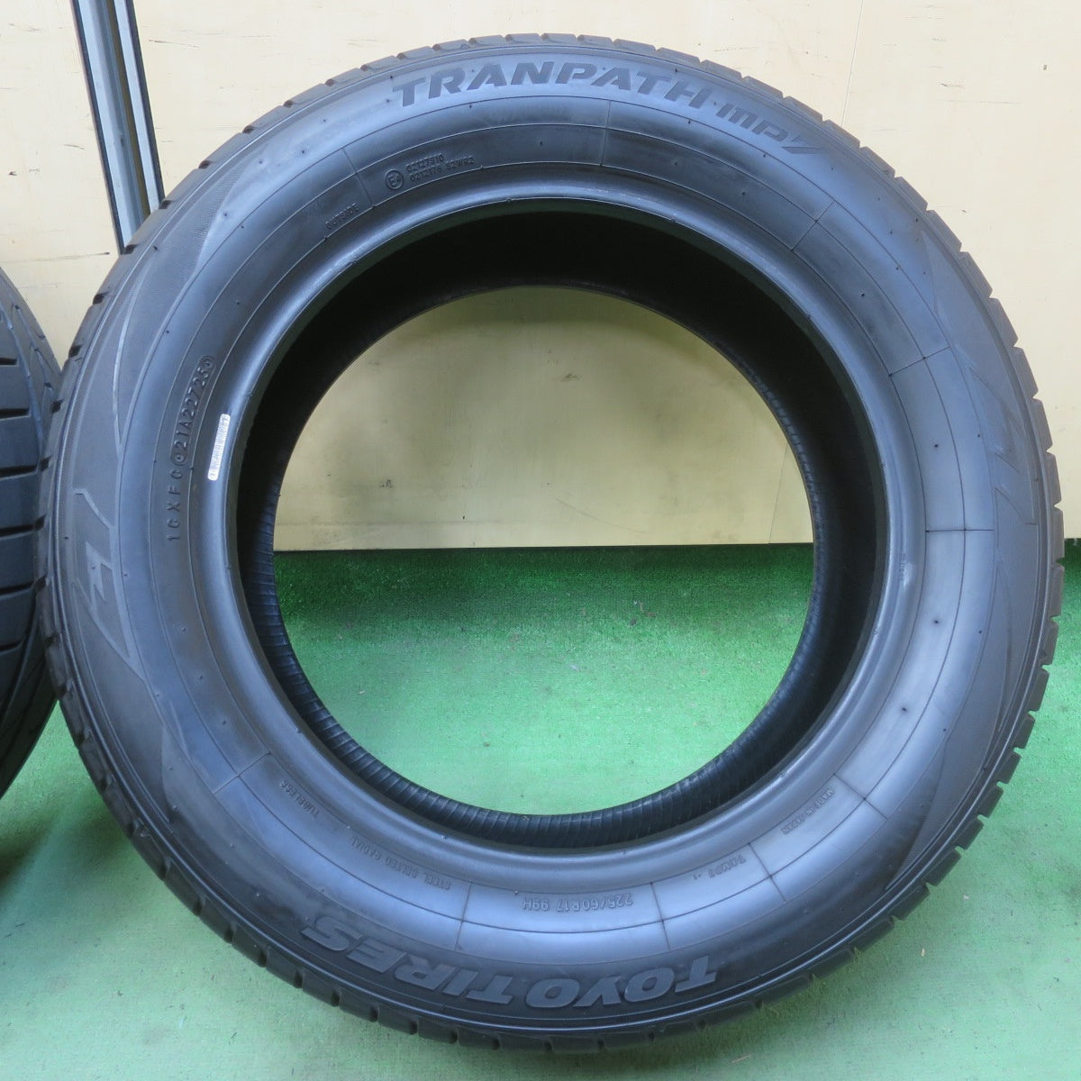 ほぼ未使用！25年★225/60R17 トーヨー トランパス MP7 タイヤ 17インチ アルファード ヴェルファイア レクサス LBX フォレスター 等★6041508イノタ