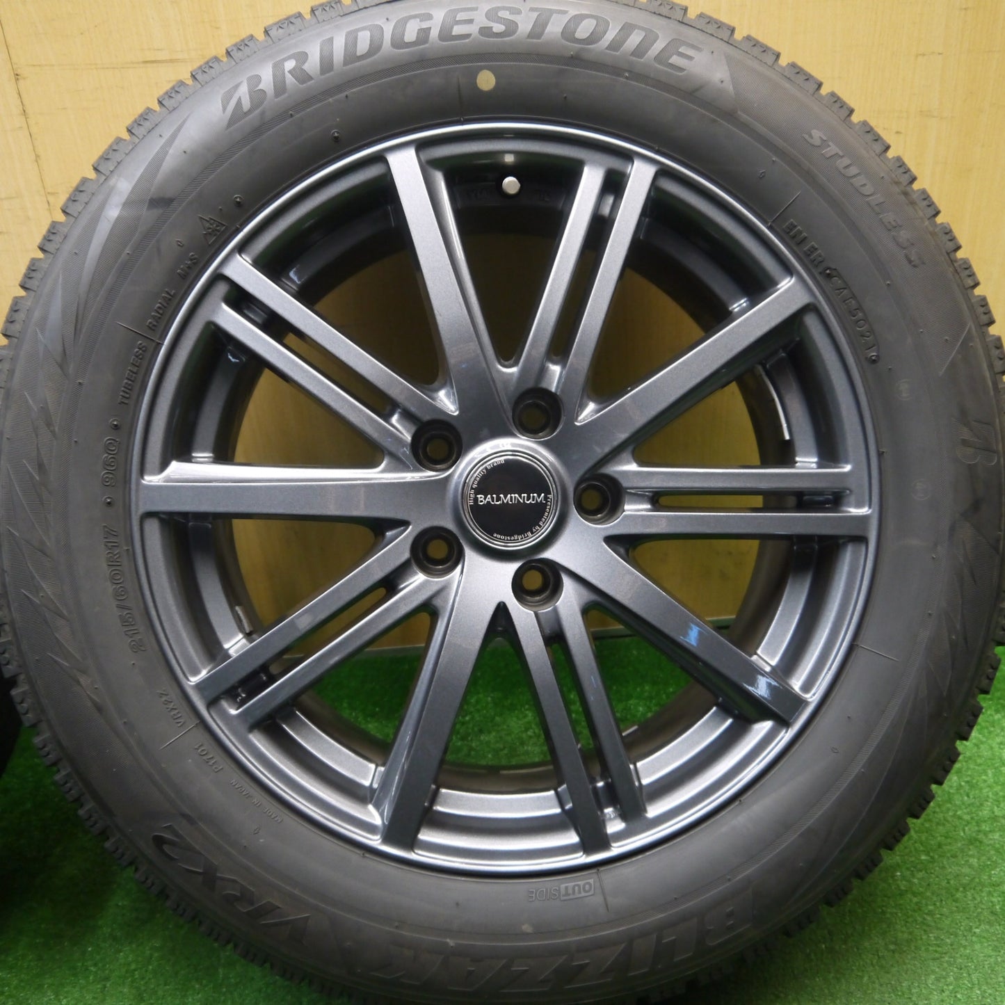 バリ溝！21年！キレイ！9.5分★スタッドレス 215/60R17 ブリヂストン ブリザック VRX2 BALMINUM BR10 バルミナ 17インチ PCD114.3/5H★5121903Hス