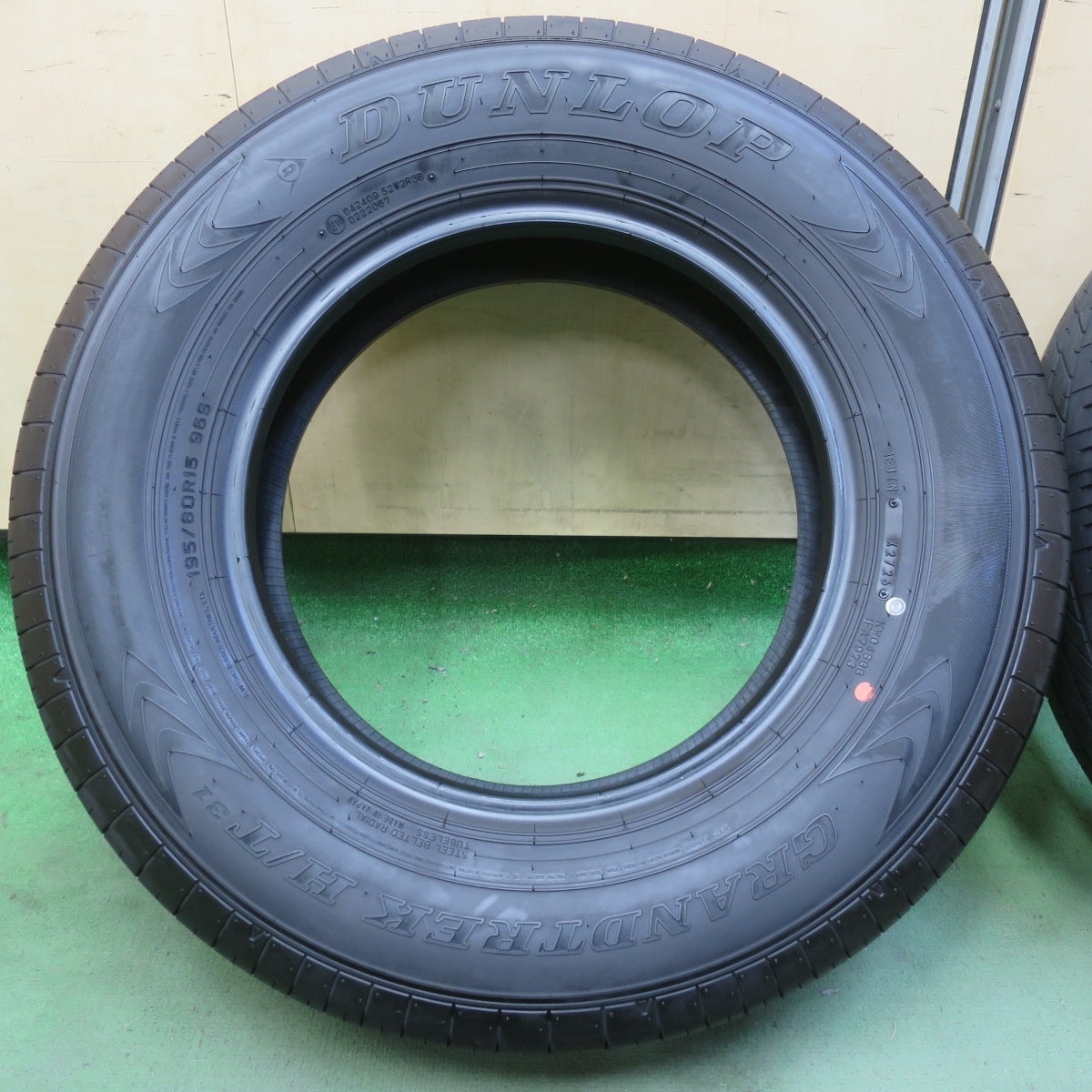 新車外し！26年◎195/80R15 ダンロップ グラントレック H/T 31 タイヤ 15インチ ジムニーシエラ ジムニーノマド 等◎6092510イノタ