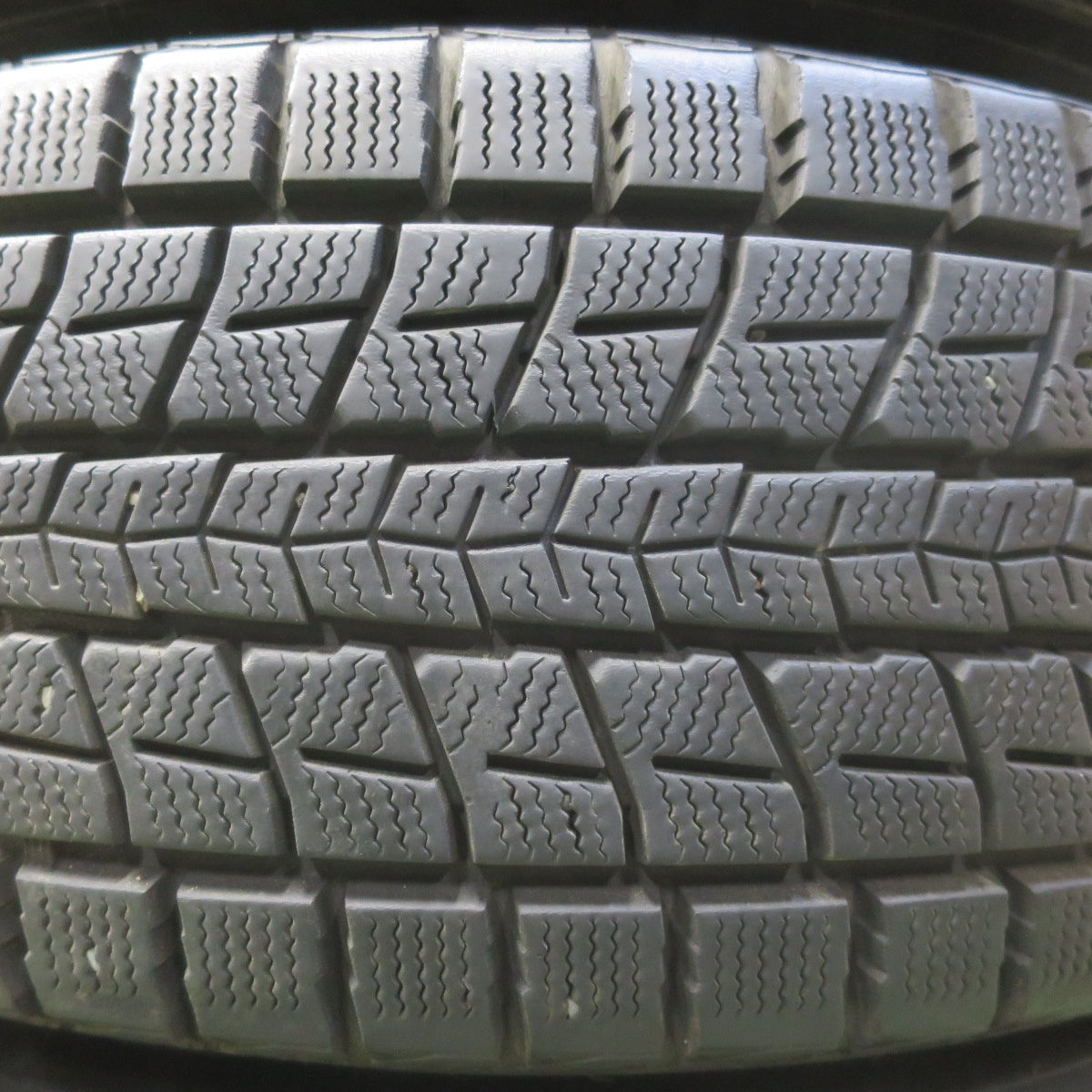 バリ溝！キレイ！9.5分◎スタッドレス 225/65R17 ダンロップ ウインターマックス SJ8 LUTZ 社外 アルミ 17インチ PCD114.3/5H◎6100903イス