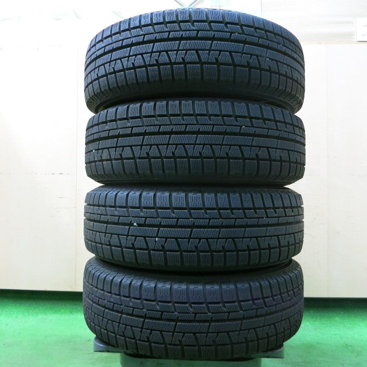 *送料無料* バリ溝！キレイ！9.5分以上★スタッドレス 185/70R14 ヨコハマ アイスガード iG50 プラス GRASS グラス 14インチ PCD100/4H★4052107イス