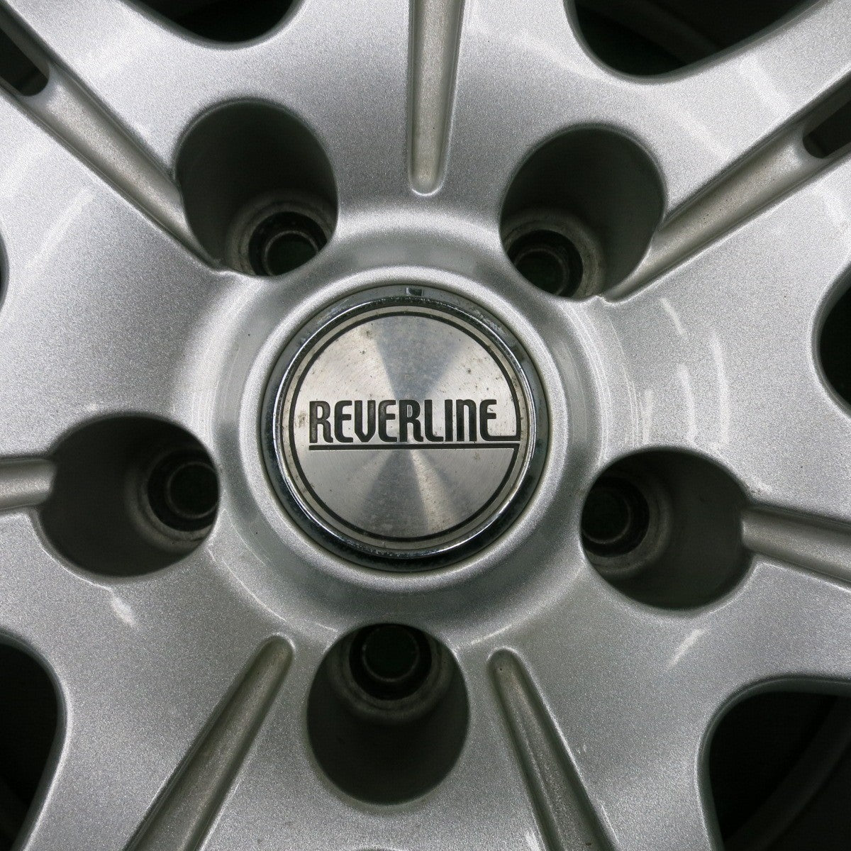 *送料無料* バリ溝！キレイ！9.5分★REVERLINE 235/60R18 スタッドレス ダンロップ グラントレック SJ7 リバーライン 18インチ PCD114.3/5H★4062503NJス