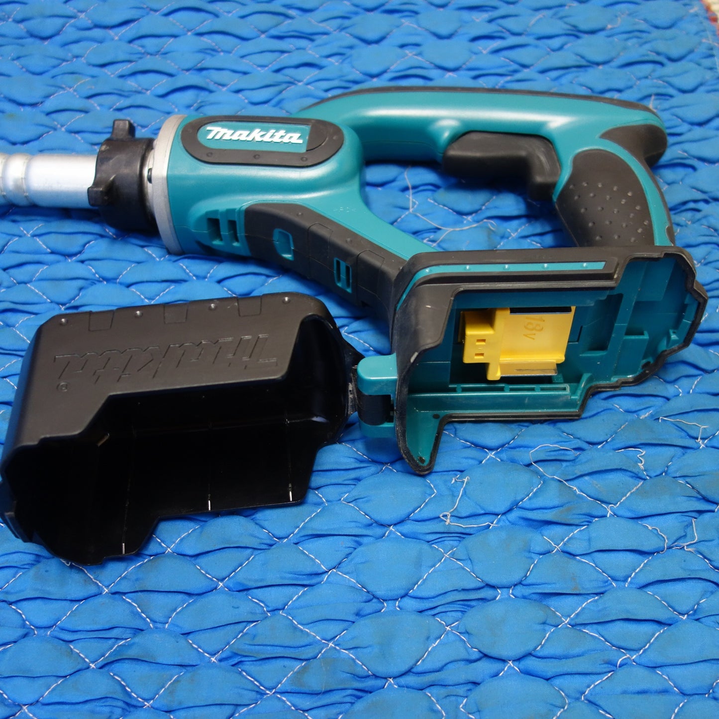 [送料無料] ☆マキタ 充電式 コンクリート バイブレーター VR350D 本体のみ 電動 工具 makita カクハン機 撹拌機 かくはん機☆