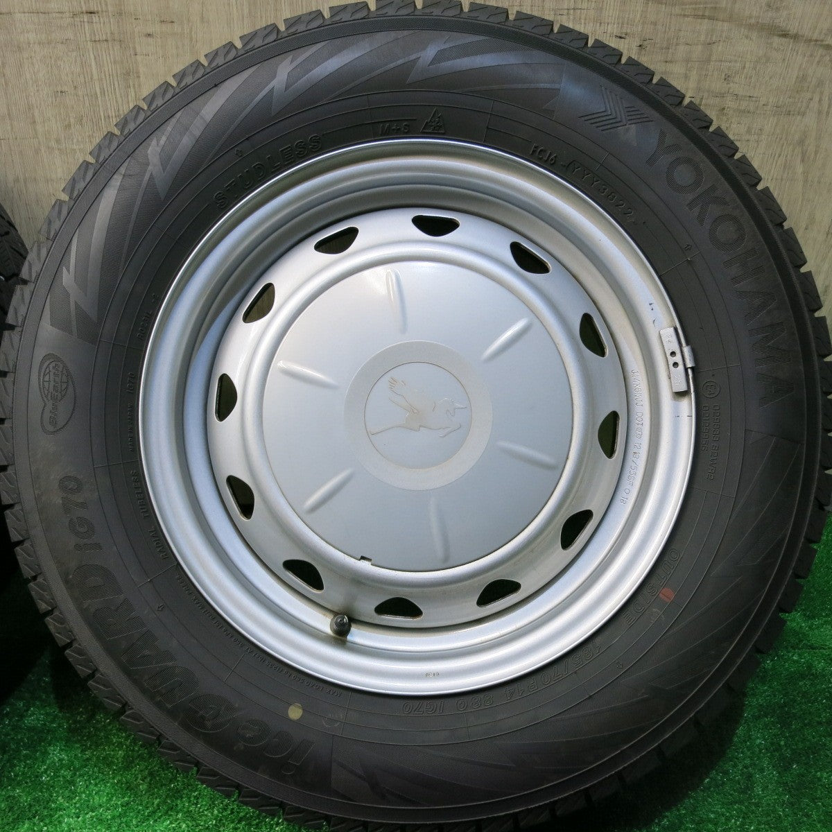 バリ溝！22年！8.5分★スタッドレス 185/70R14 ヨコハマ アイスガード iG70 Carrowin スチール ホイール 14インチ PCD100 114.3/4H マルチ★5110811HAス