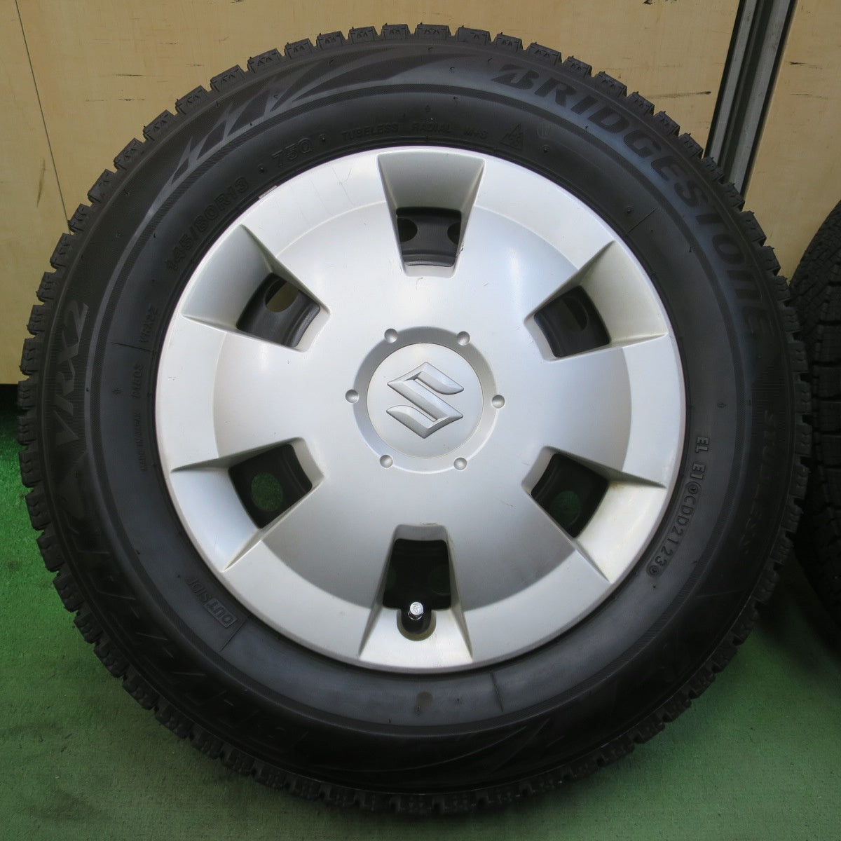バリ溝！23年！8.5分★スズキ ワゴンR 純正 スチール 145/80R13 スタッドレス ブリヂストン ブリザック VRX2 13インチ PCD100/4H★6043018イス