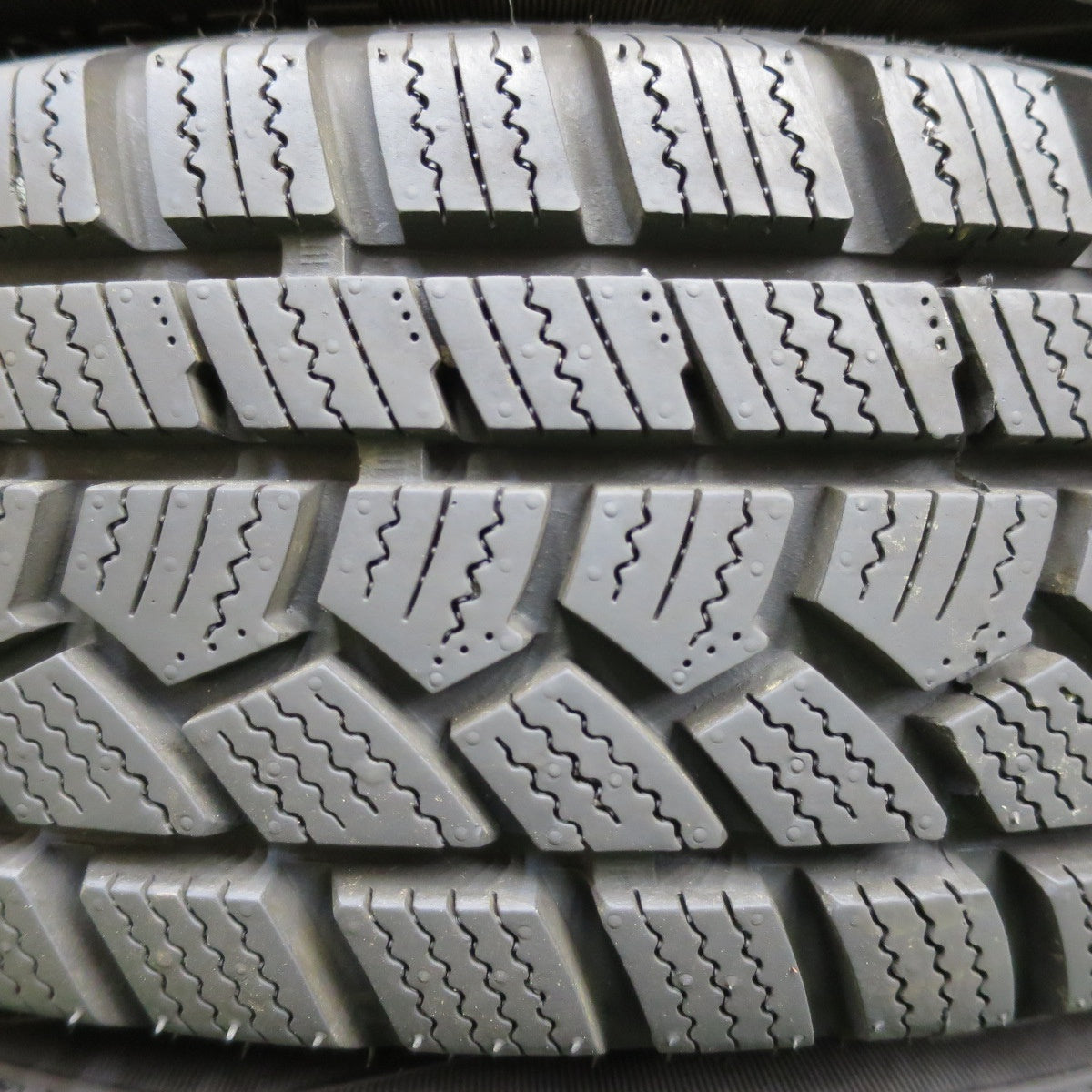 *送料無料* 超バリ溝！22年！キレイ！ほぼ10分★スタッドレス 155/65R14 ハイフライ Win-turi 212 EMBELY 14インチ PCD100/4H★4060510イス