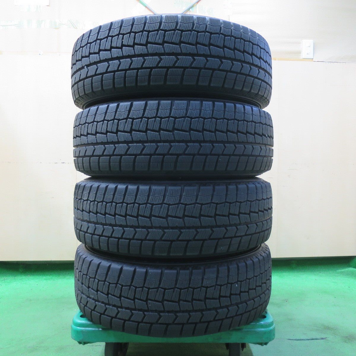 *送料無料* バリ溝！22年！キレイ！9.5分★プリウス等 195/65R15 スタッドレス ダンロップ ウインターマックス WM02 KIZUNA キズナ 15インチ PCD100/5H★4090805イス