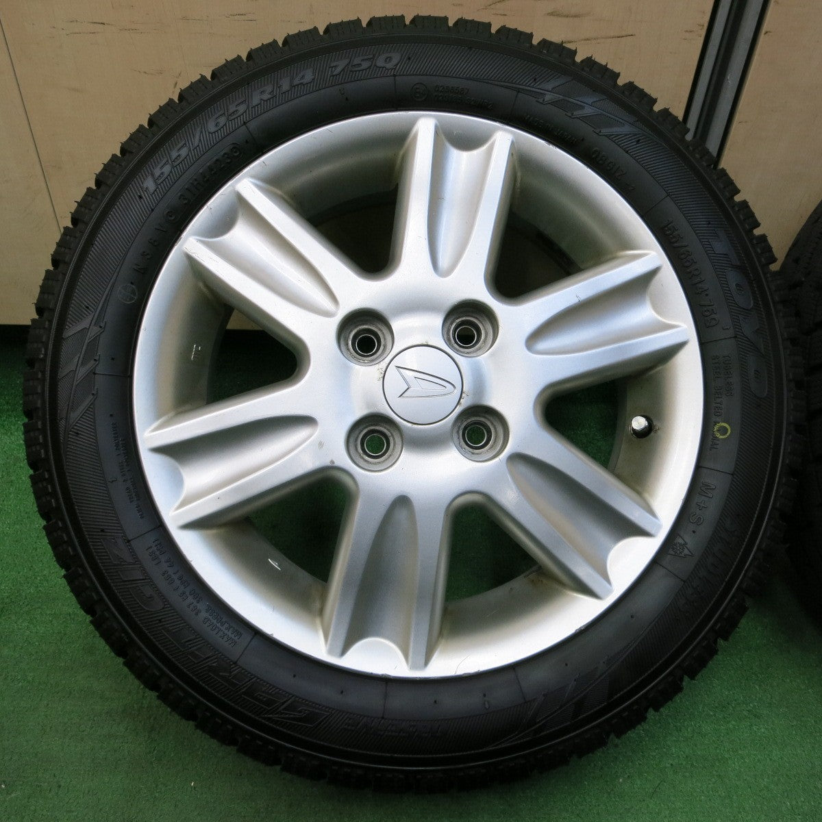 *送料無料* 超バリ溝！22年！ほぼ10分★ダイハツ 純正 ムーヴ タント ミラ 等 155/65R14 スタッドレス トーヨー オブザーブ ガリット GIZ 14インチ PCD100/4H★4052006イス