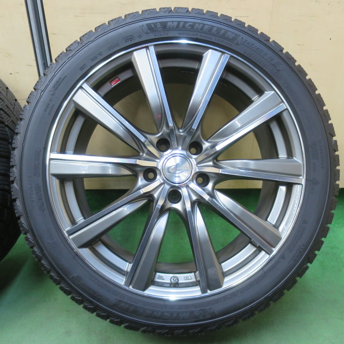 バリ溝！21年！9.5分★LEONIS SL 245/40R19 スタッドレス ミシュラン X-ICE SNOW レオニス 19インチ PCD114.3/5H★5120903イス