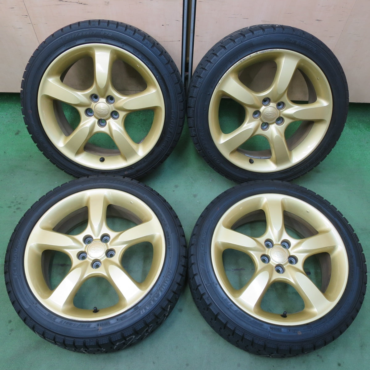 ほぼ未使用！23年！キレイ★スバル レガシィ 純正 215/45R17 スタッドレス グッドイヤー アイスナビ7 17インチ レガシー PCD100/5H★6022605イス