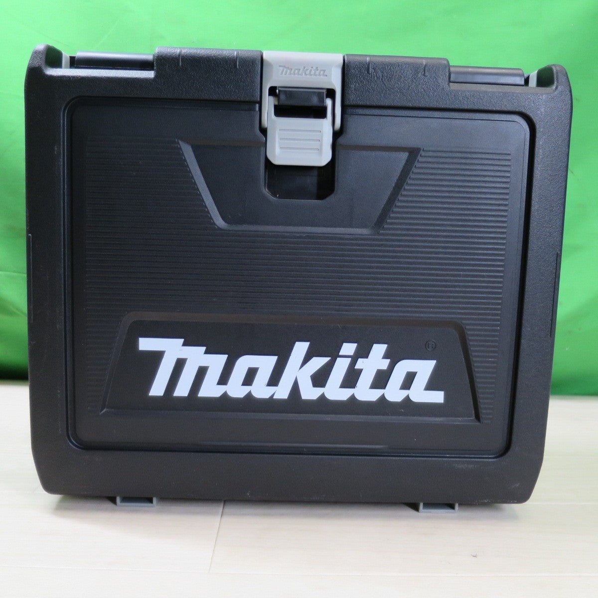 [送料無料] キレイ！バッテリー2個☆マキタ 充電式 インパクトドライバ TD173D 電動 工具 makita 18V BL1860B 充電器 DC18RF☆