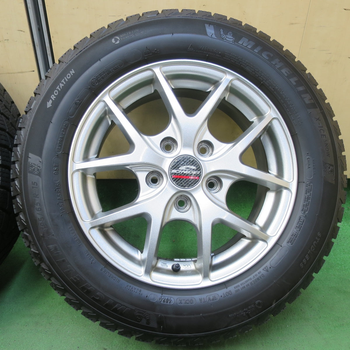 ほぼ未使用！24年！キレイ★スタッドレス 195/65R15 ミシュラン X-ICE SNOW SCHNEIDER シュナイダー 15インチ PCD114.3/5H★5101605イス