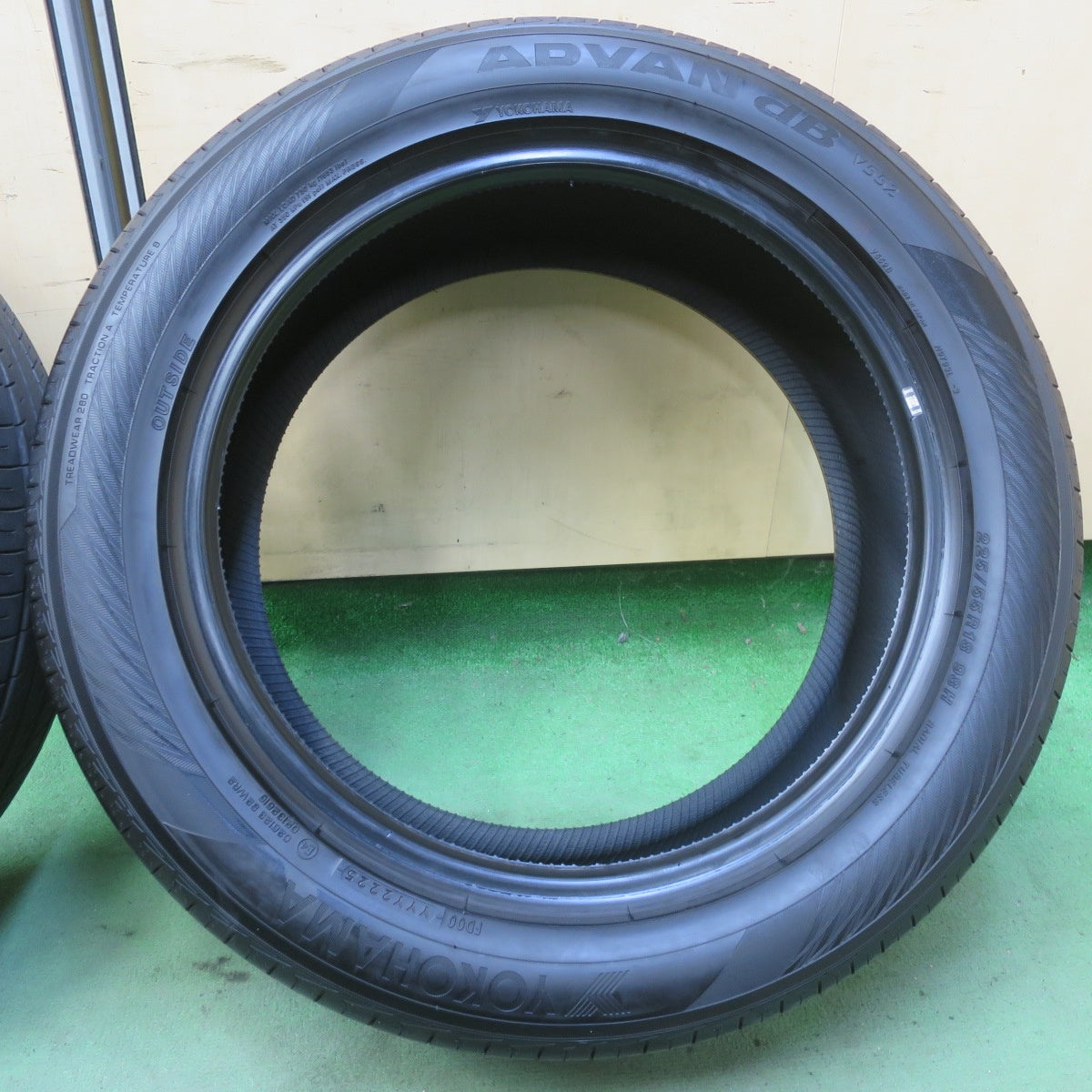 バリ溝！25年！9.5分★225/55R18 ヨコハマ アドバン dB V552 V552B タイヤ 18インチ ZR-V エルグランド デリカ D:5 等★6072808イノタ