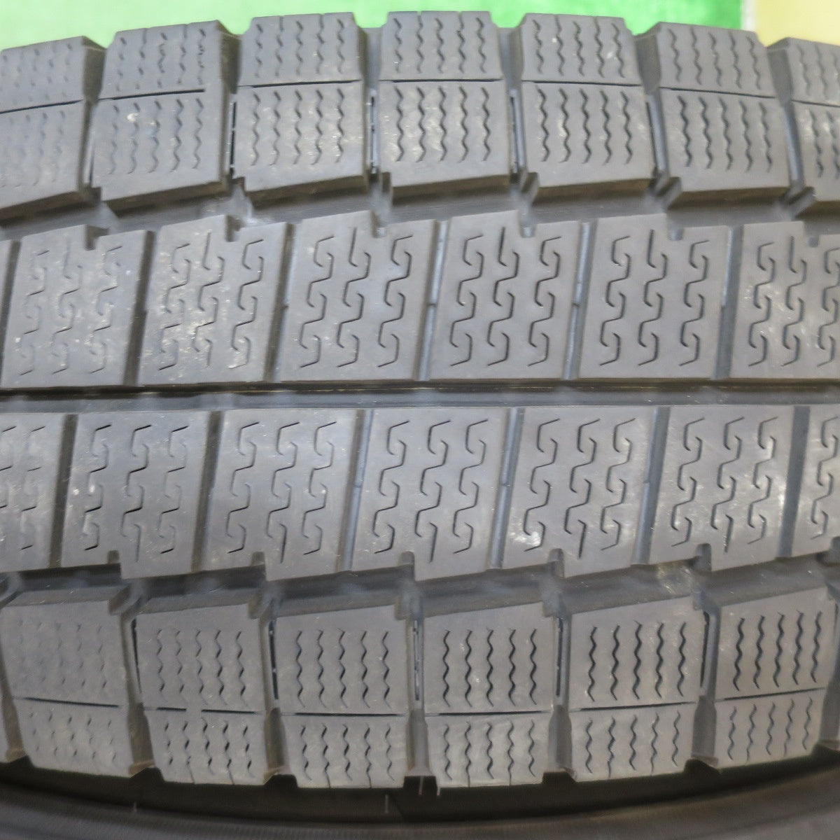 バリ溝！24年！キレイ！9.5分★HI-BLOCK BALEX 195/80R15 107/105N スタッドレス ダンロップ ウインターマックス LV01 for VAN ハイブロック バレックス PCD139.7/6H★5070702NJス
