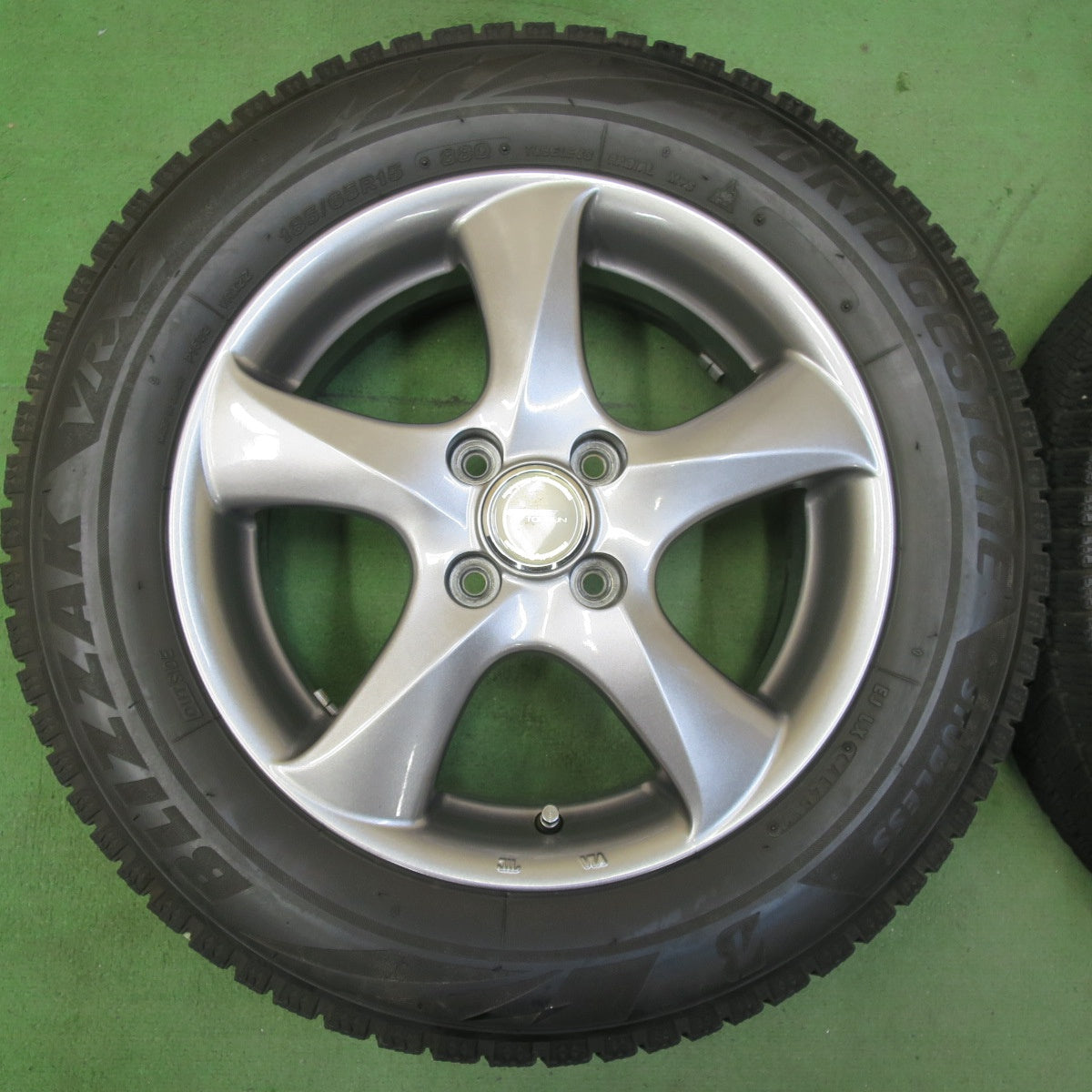 キレイ★スタッドレス 185/65R15 ブリヂストン ブリザック VRX2 TOPRUN トップラン 15インチ PCD100/4H★5072506イス
