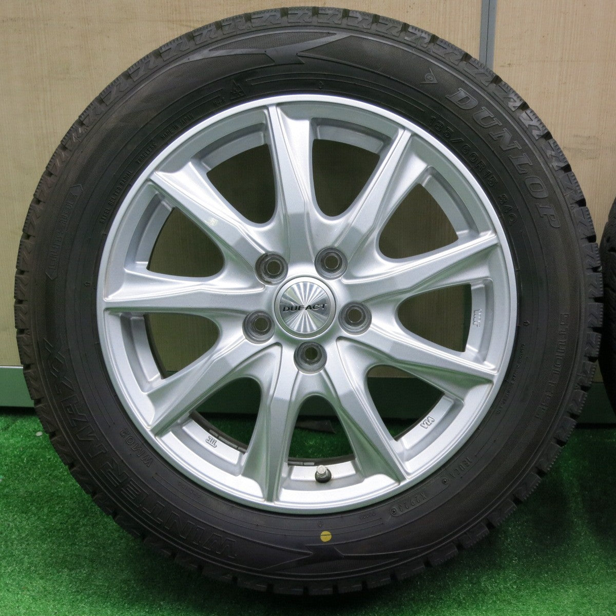 [送料無料] バリ溝！23年！キレイ！9.5分以上★シエンタ等 185/60R15 スタッドレス ダンロップ ウインターマックス WM02 DUFACT デュファクト 15インチ PCD100/5H★4111508NJス