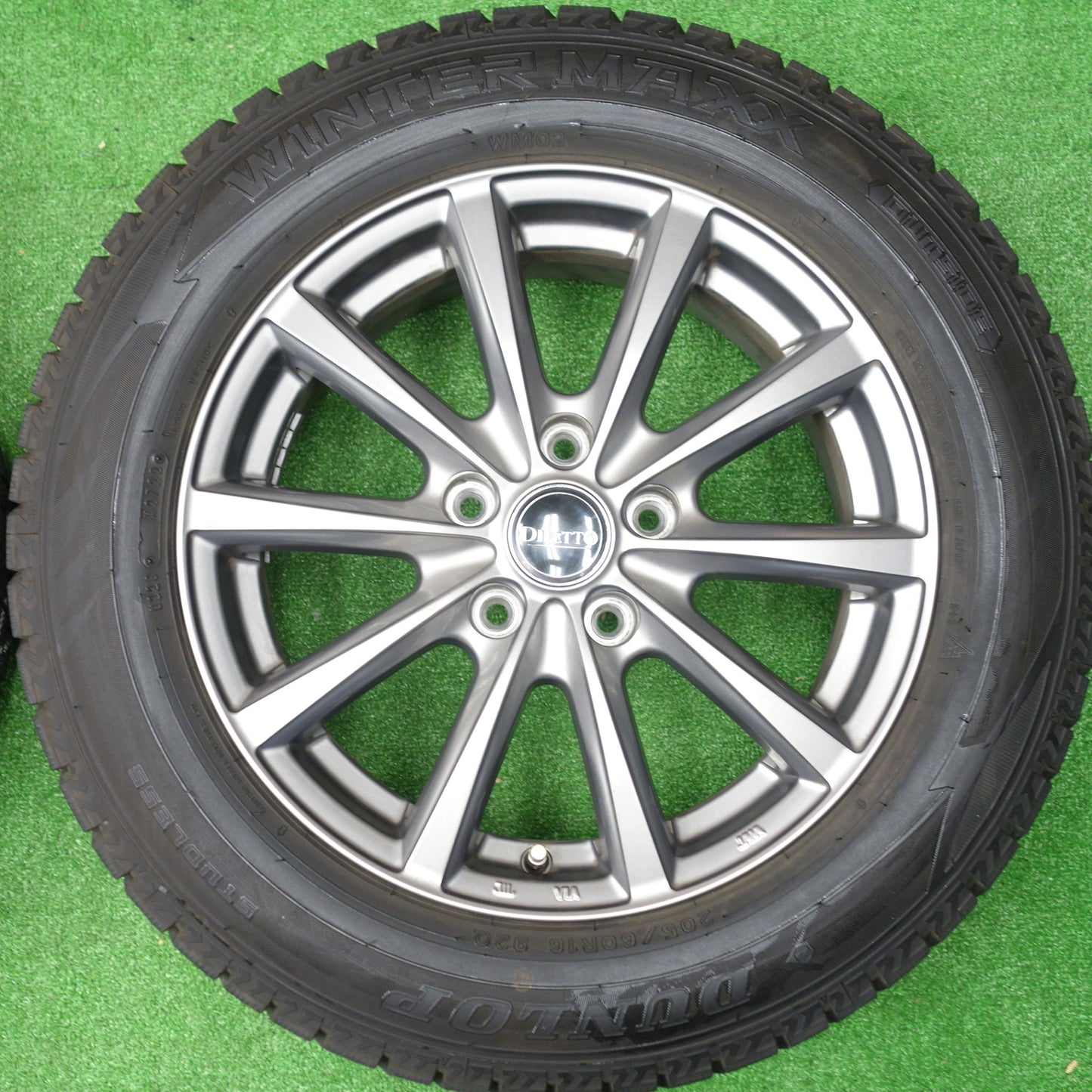 バリ溝！22年！キレイ！9.5分★スタッドレス 205/60R16 ダンロップ ウインターマックス WM02 DILETTO ディレット 16インチ PCD114.3/5H★5121406KTス
