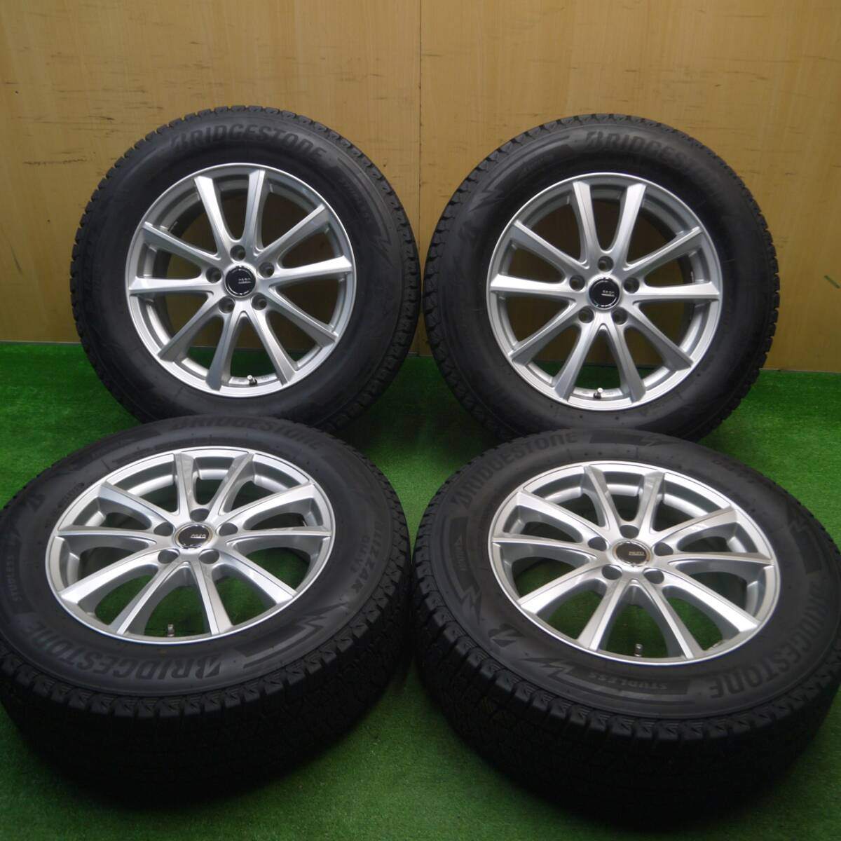 バリ溝！22年！キレイ！9.5分★スタッドレス 225/65R17 ブリヂストン ブリザック DM-V3 PREO プレオ 17インチ PCD114.3/5H★4121004Hス